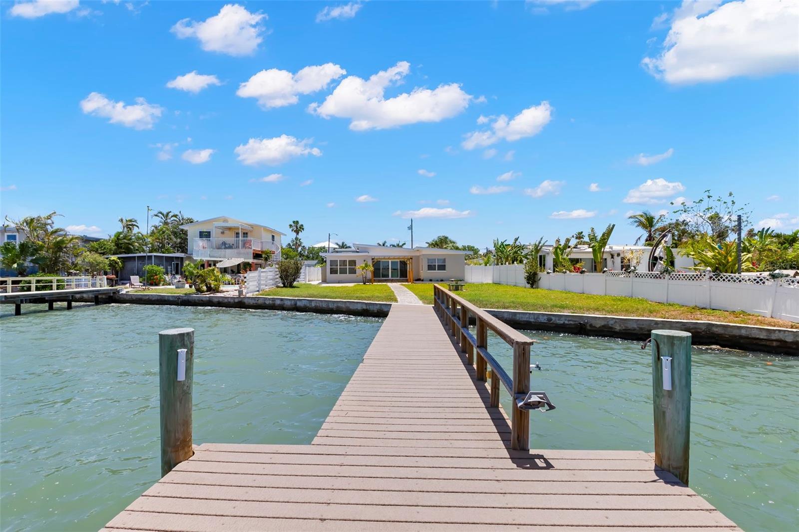 708 SUNSET CV, MADEIRA BEACH, FL, 33708