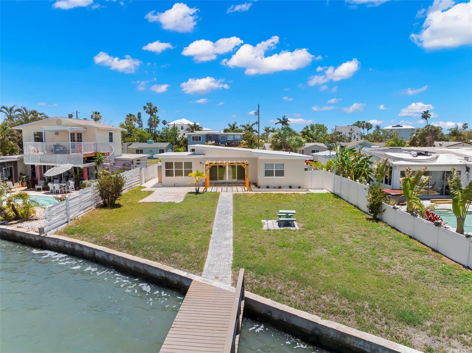 708 SUNSET CV, MADEIRA BEACH, FL, 33708