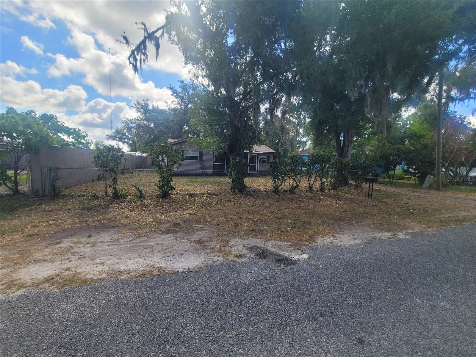 2831 N VALRICO RD, SEFFNER, FL, 33584
