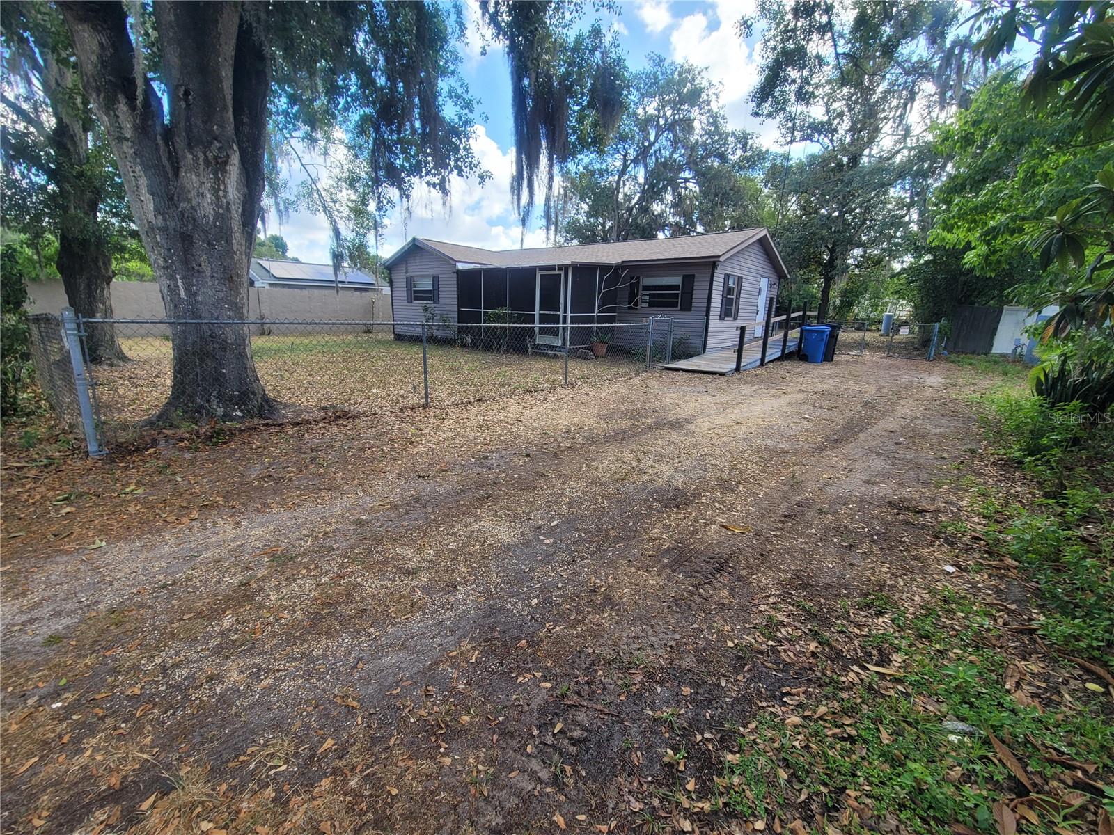 2831 N VALRICO RD, SEFFNER, FL, 33584