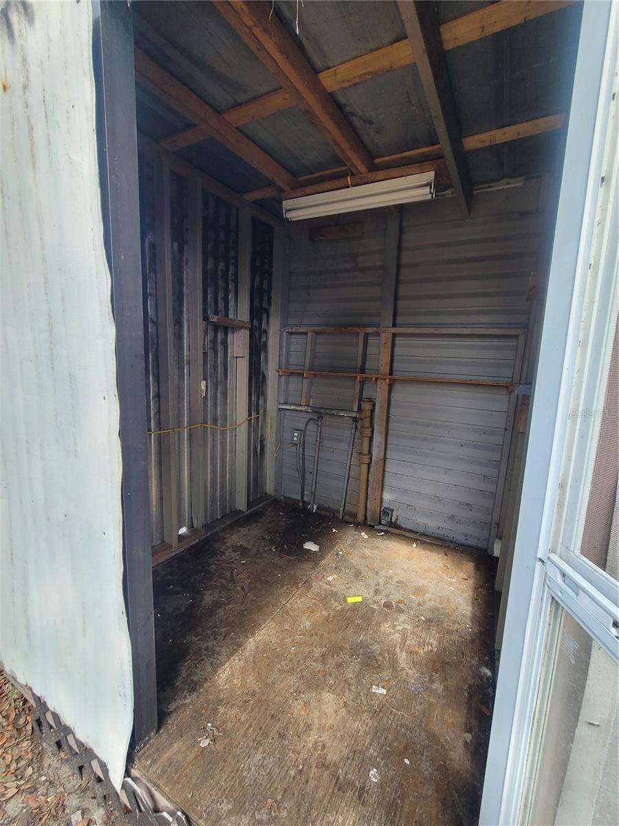 2831 N VALRICO RD, SEFFNER, FL, 33584
