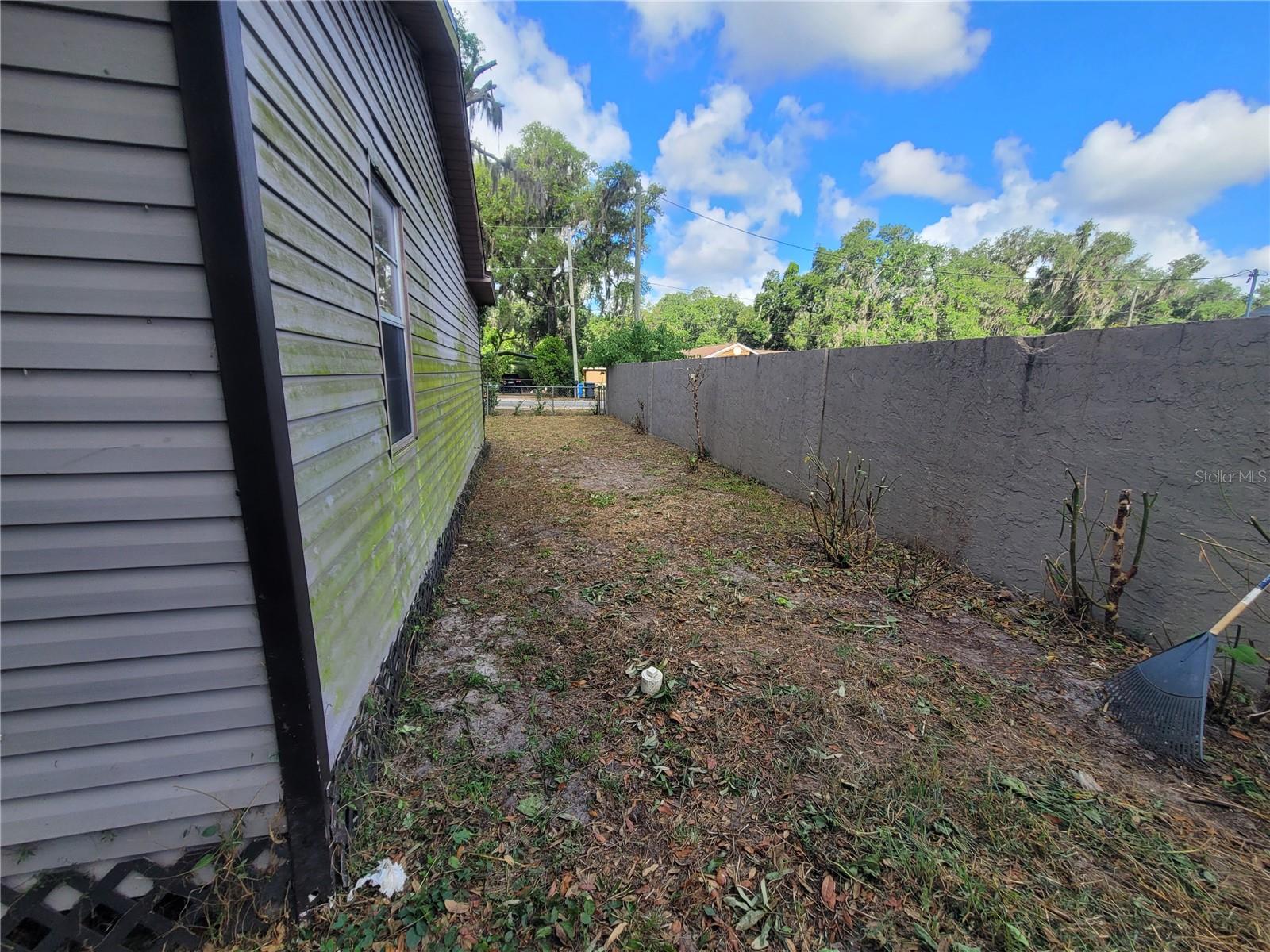 2831 N VALRICO RD, SEFFNER, FL, 33584