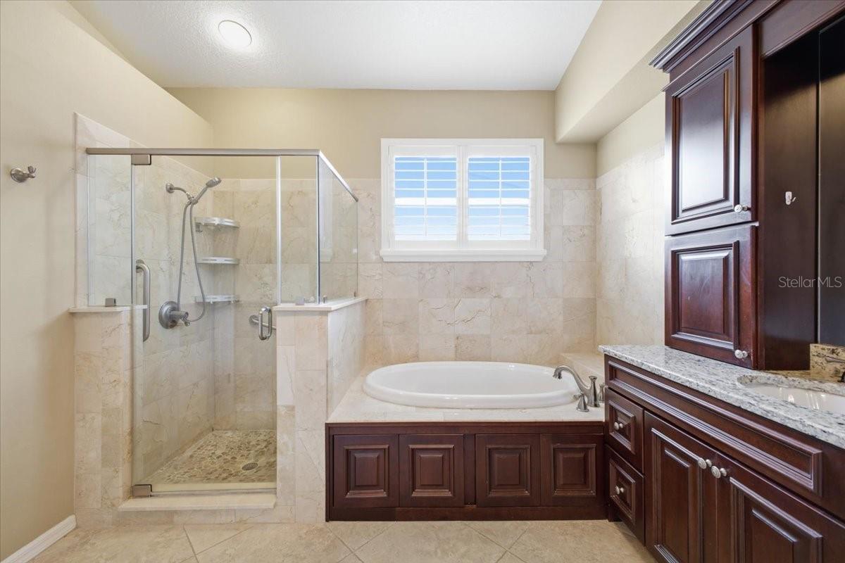 2726 VALENCIA GROVE DR, VALRICO, FL, 33596