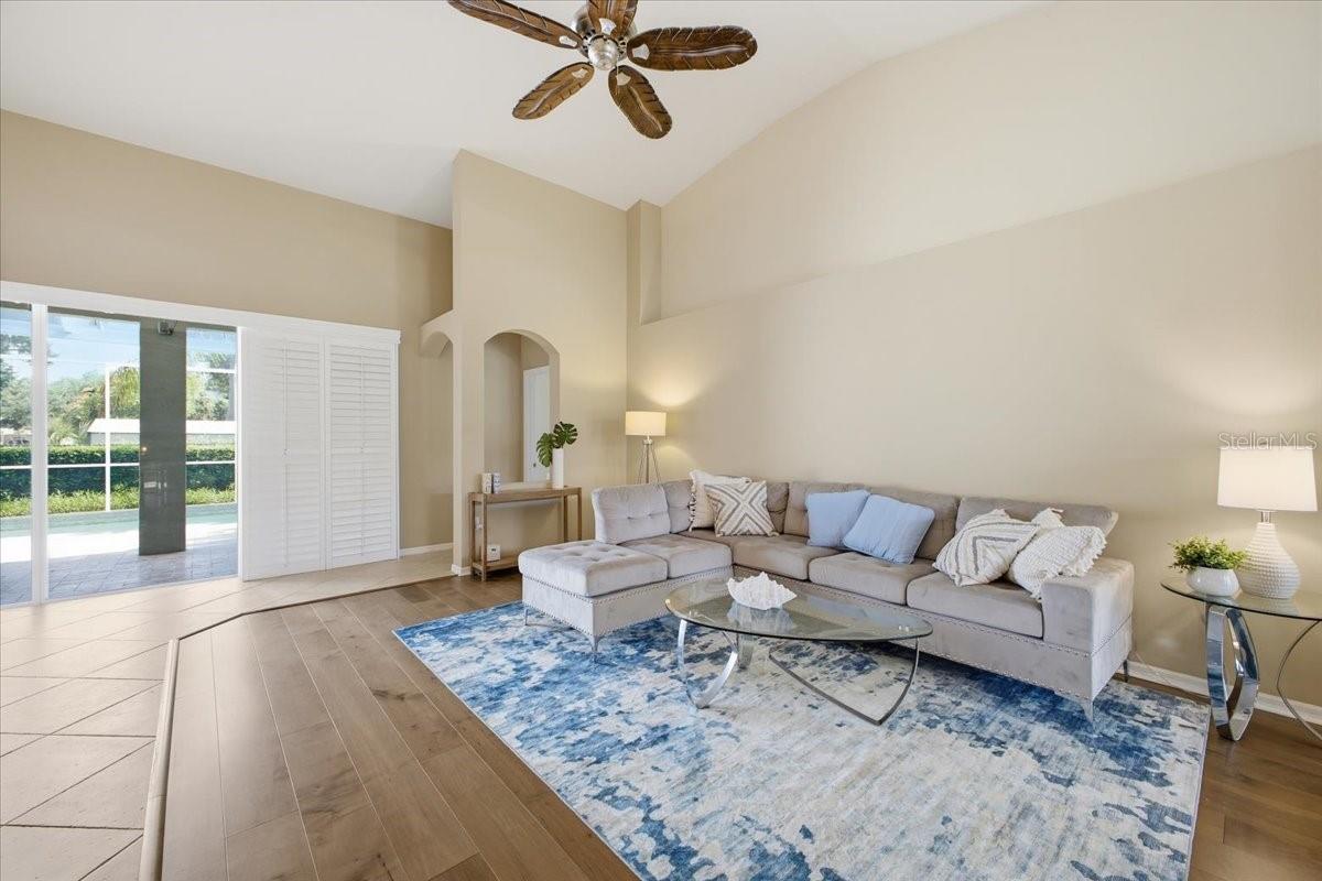 2726 VALENCIA GROVE DR, VALRICO, FL, 33596