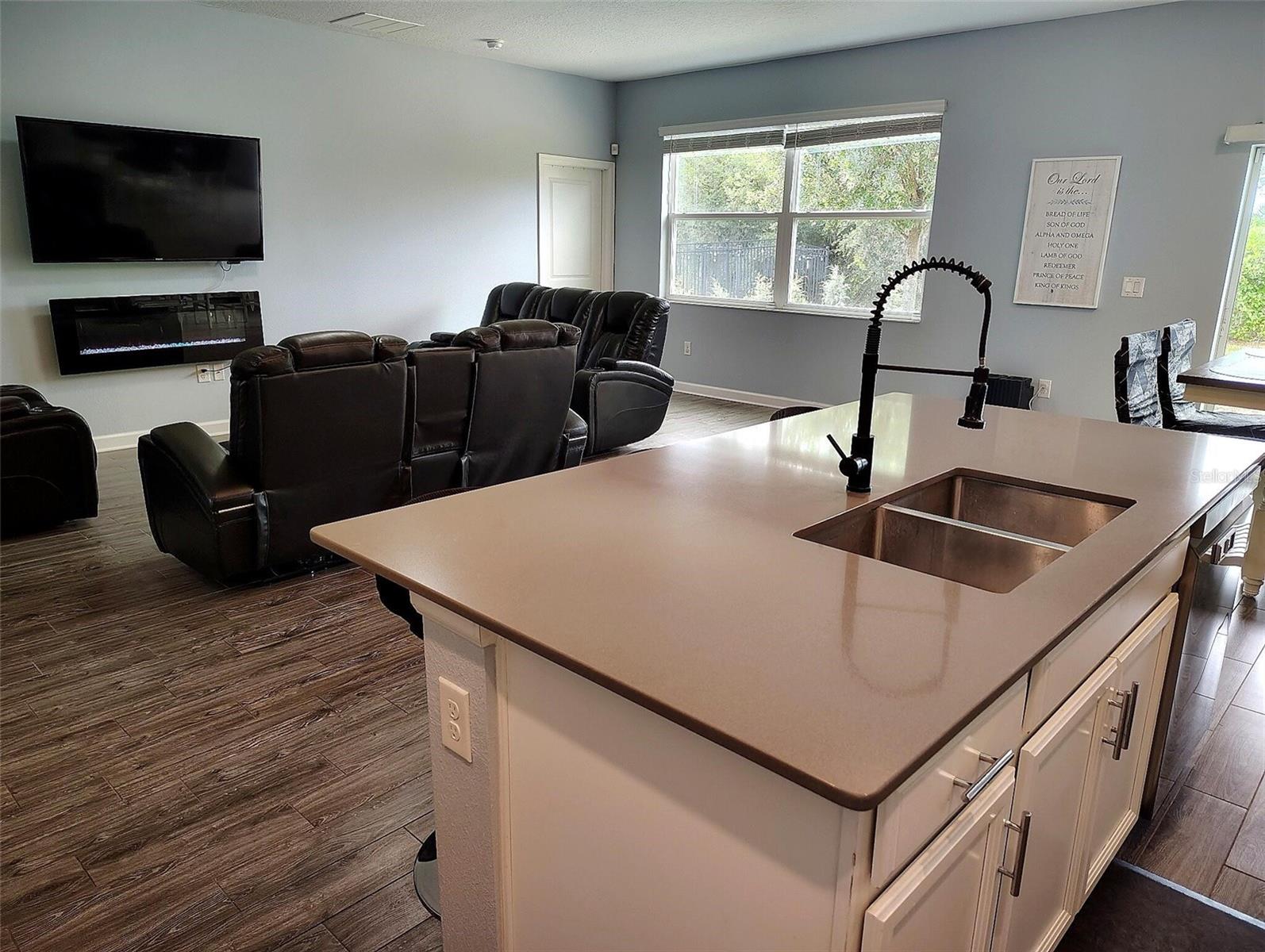1047 OAK BLUFF DR, DAVENPORT, FL, 33837