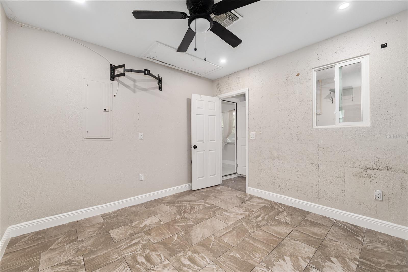 17611 FL33, GROVELAND, FL, 34736