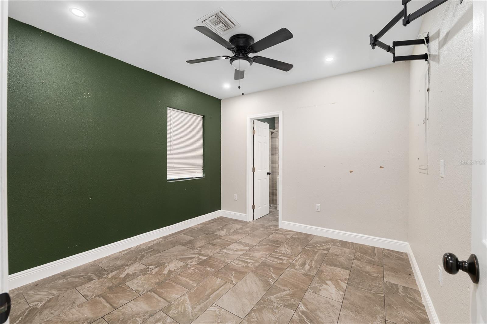 17611 FL33, GROVELAND, FL, 34736