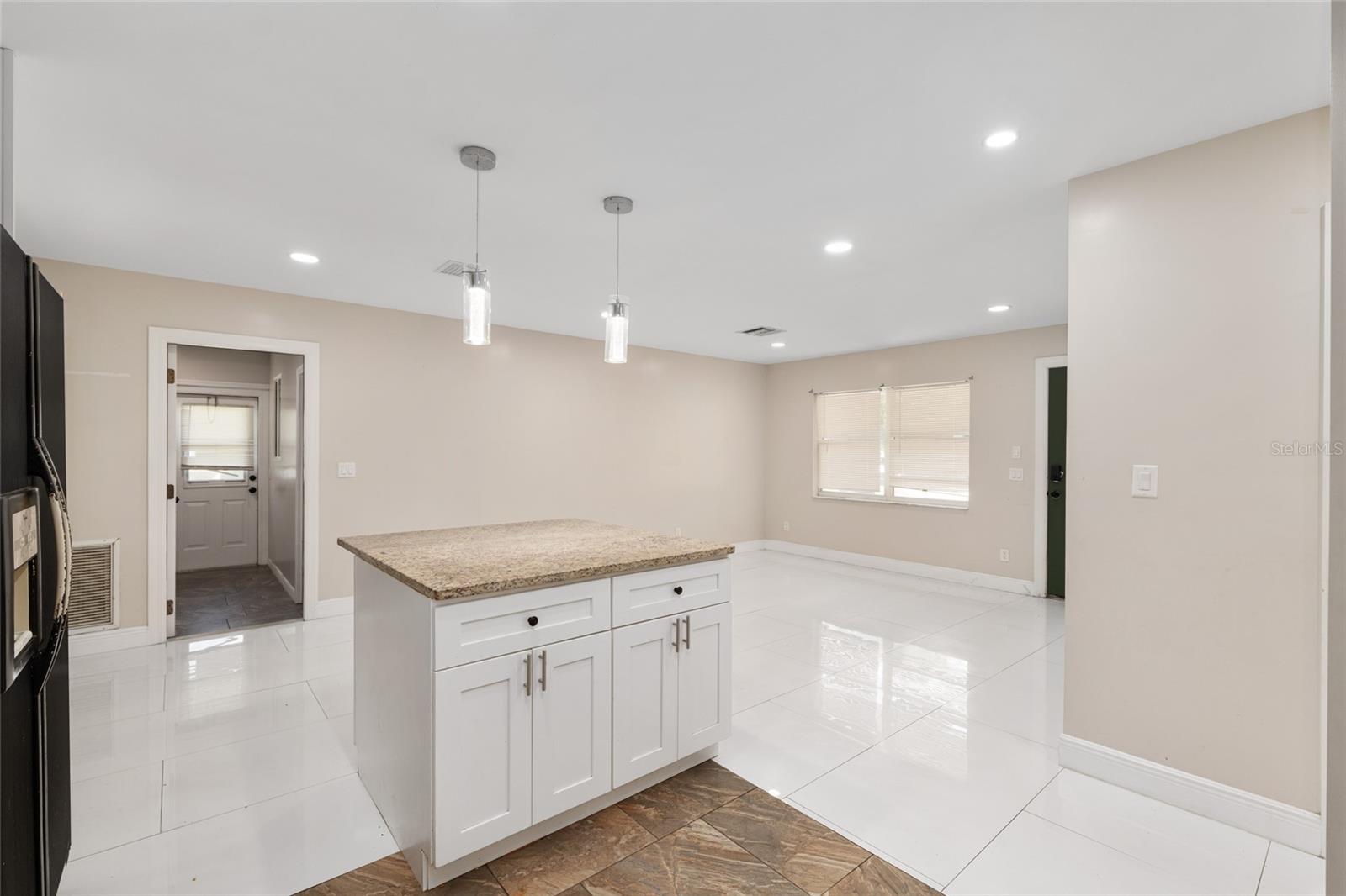 17611 FL33, GROVELAND, FL, 34736