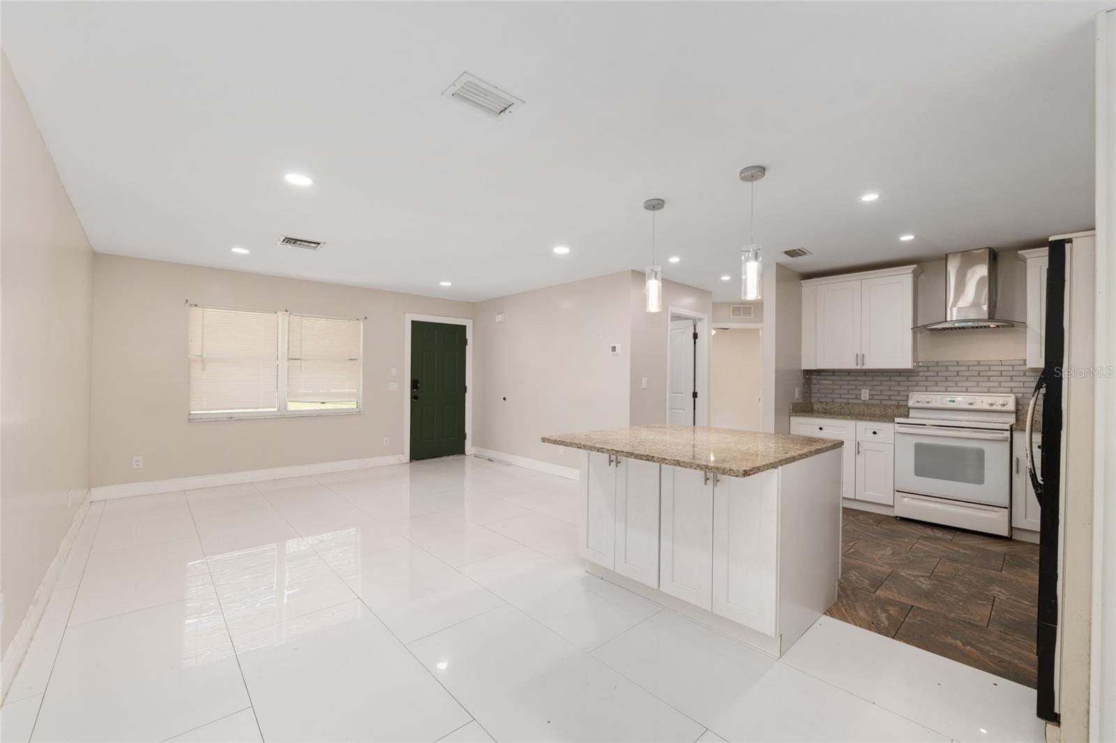 17611 FL33, GROVELAND, FL, 34736