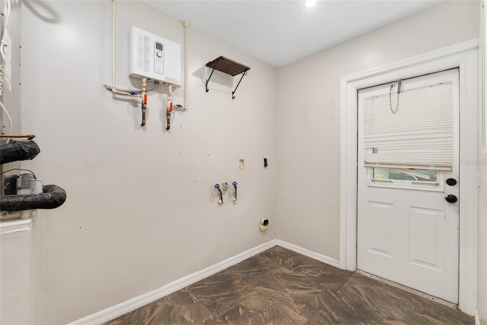 17611 FL33, GROVELAND, FL, 34736