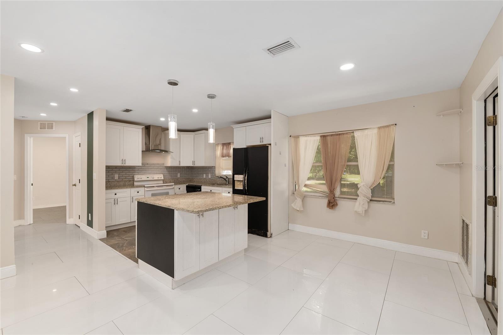 17611 FL33, GROVELAND, FL, 34736
