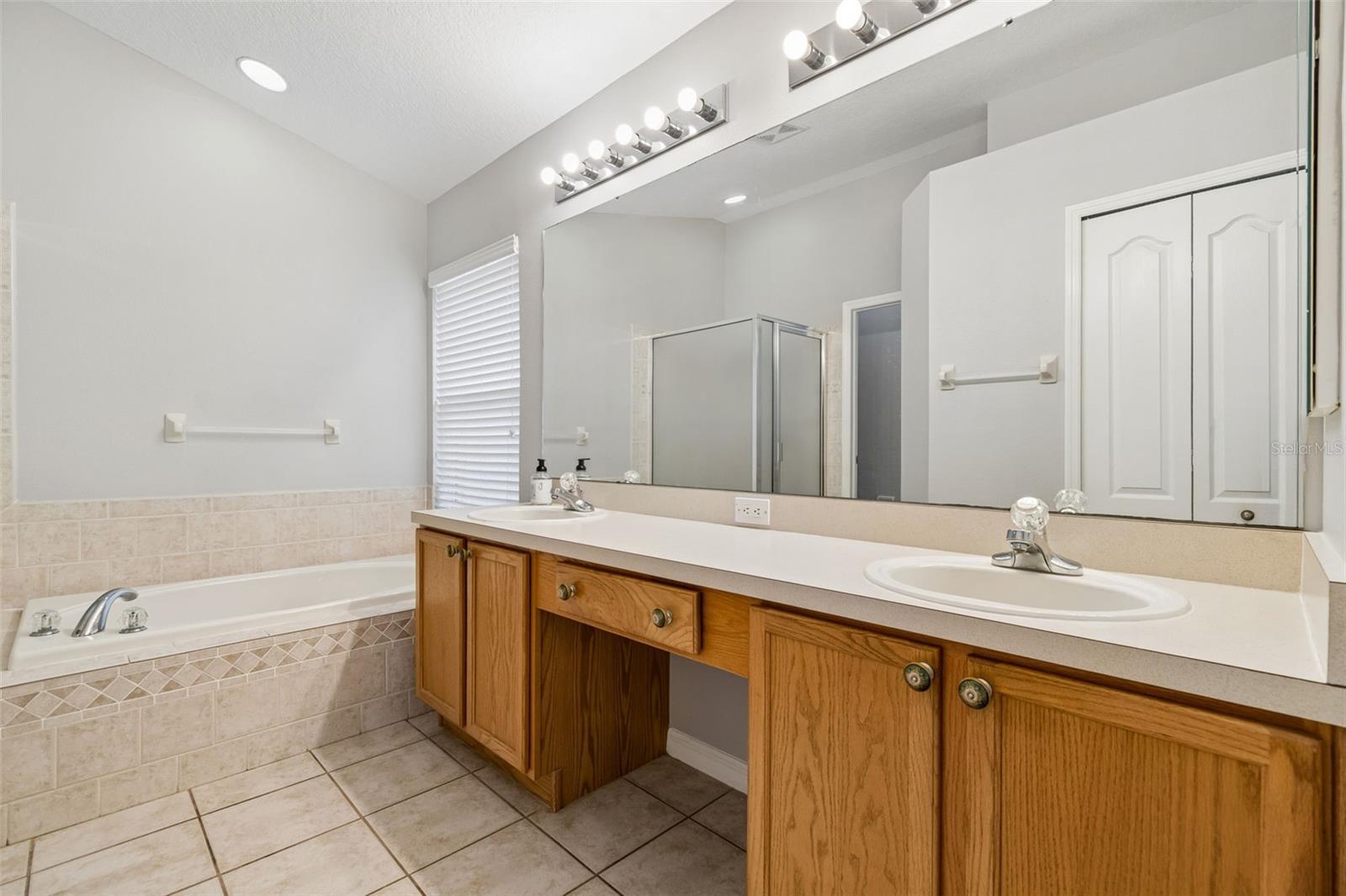 1822 GREYSTONE HEIGHTS DR, VALRICO, FL, 33594