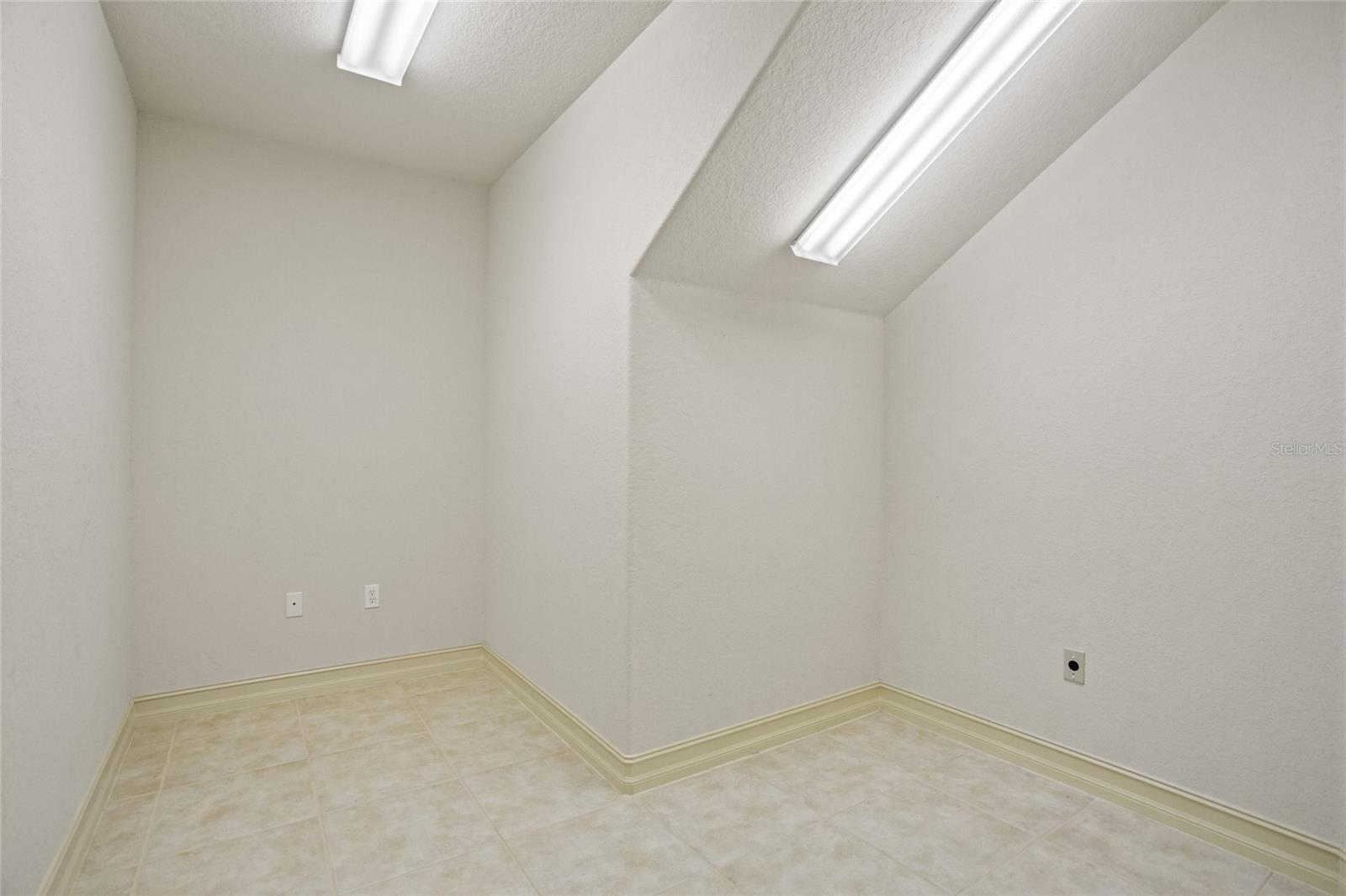 26207 AVENIDA LAS COLINAS, HOWEY IN THE HILLS, FL, 34737
