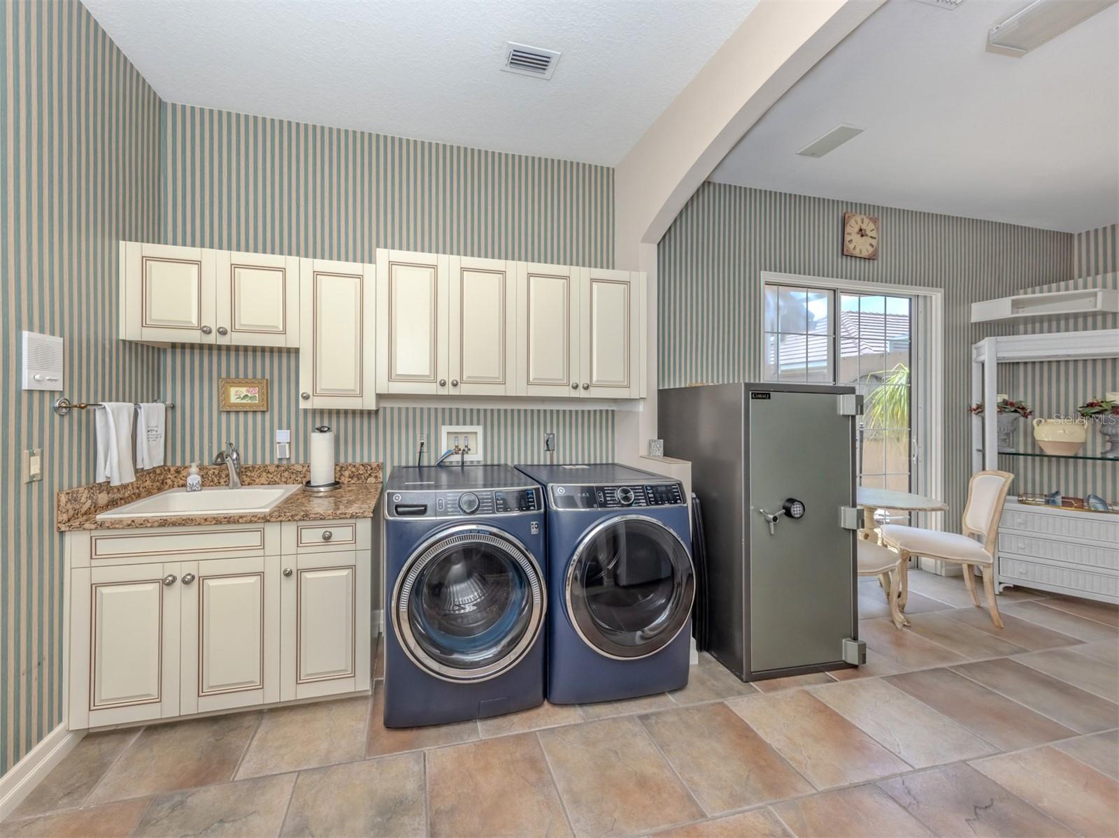 302 STONE BRIAR CREEK DR, VENICE, FL, 34292