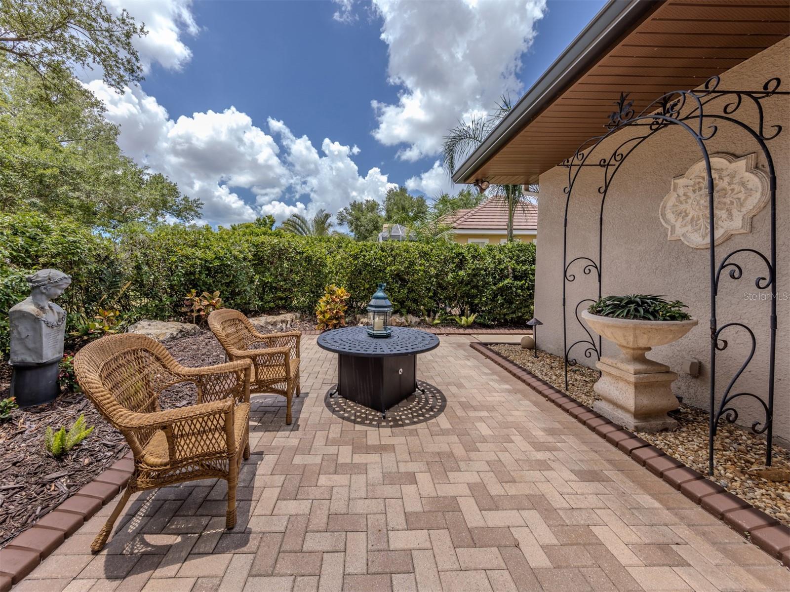 302 STONE BRIAR CREEK DR, VENICE, FL, 34292