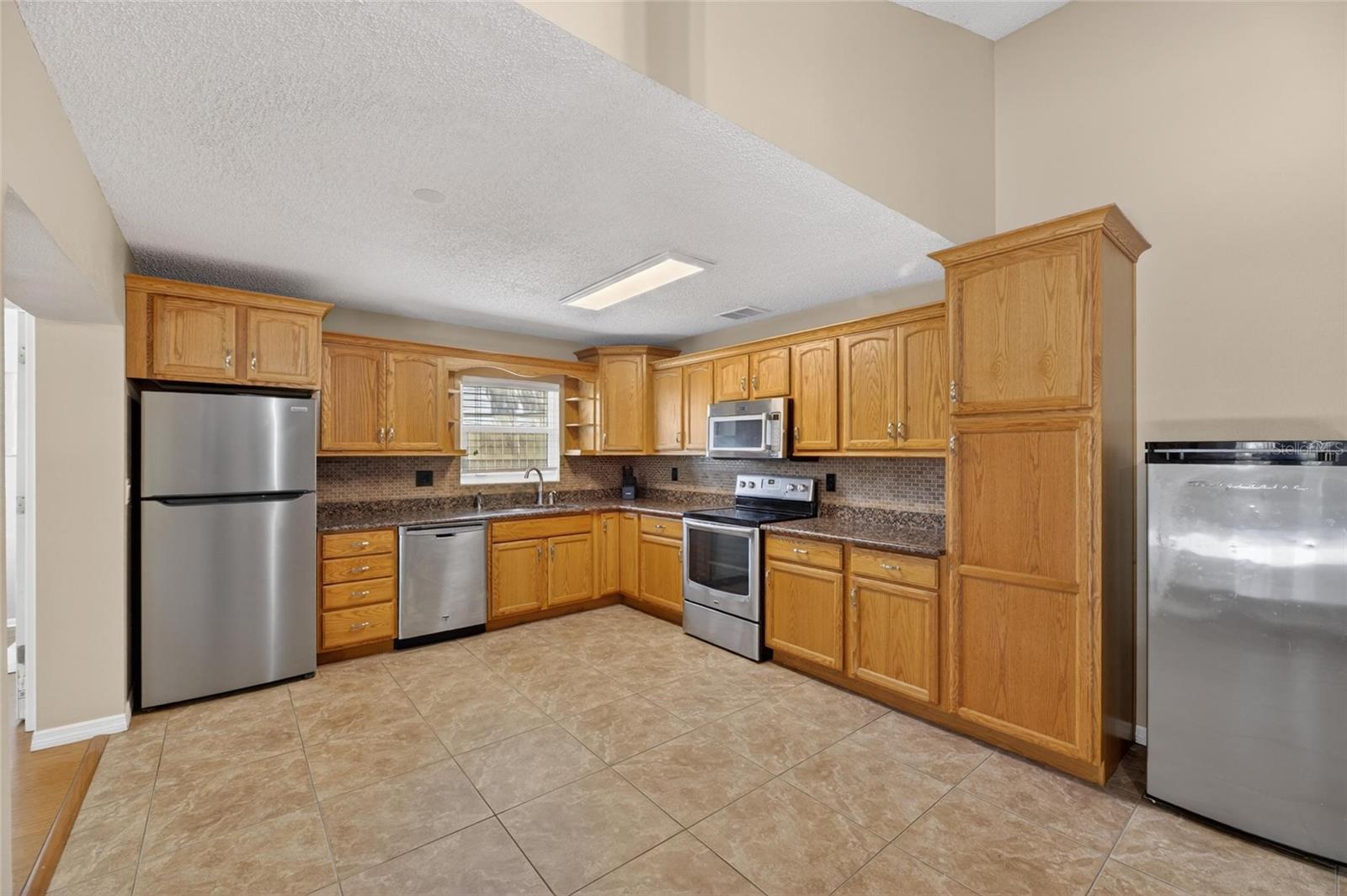 2078 SHADOW PINE DR, BRANDON, FL, 33511