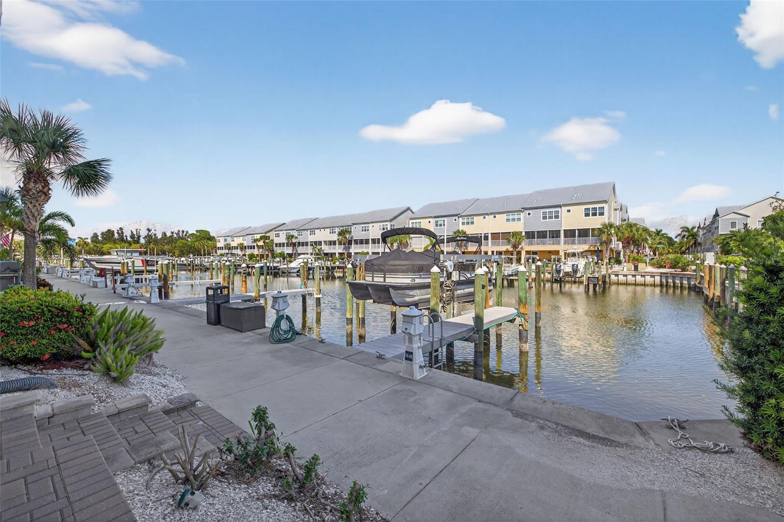 6080 MOORINGS DR S, ST PETERSBURG, FL, 33712