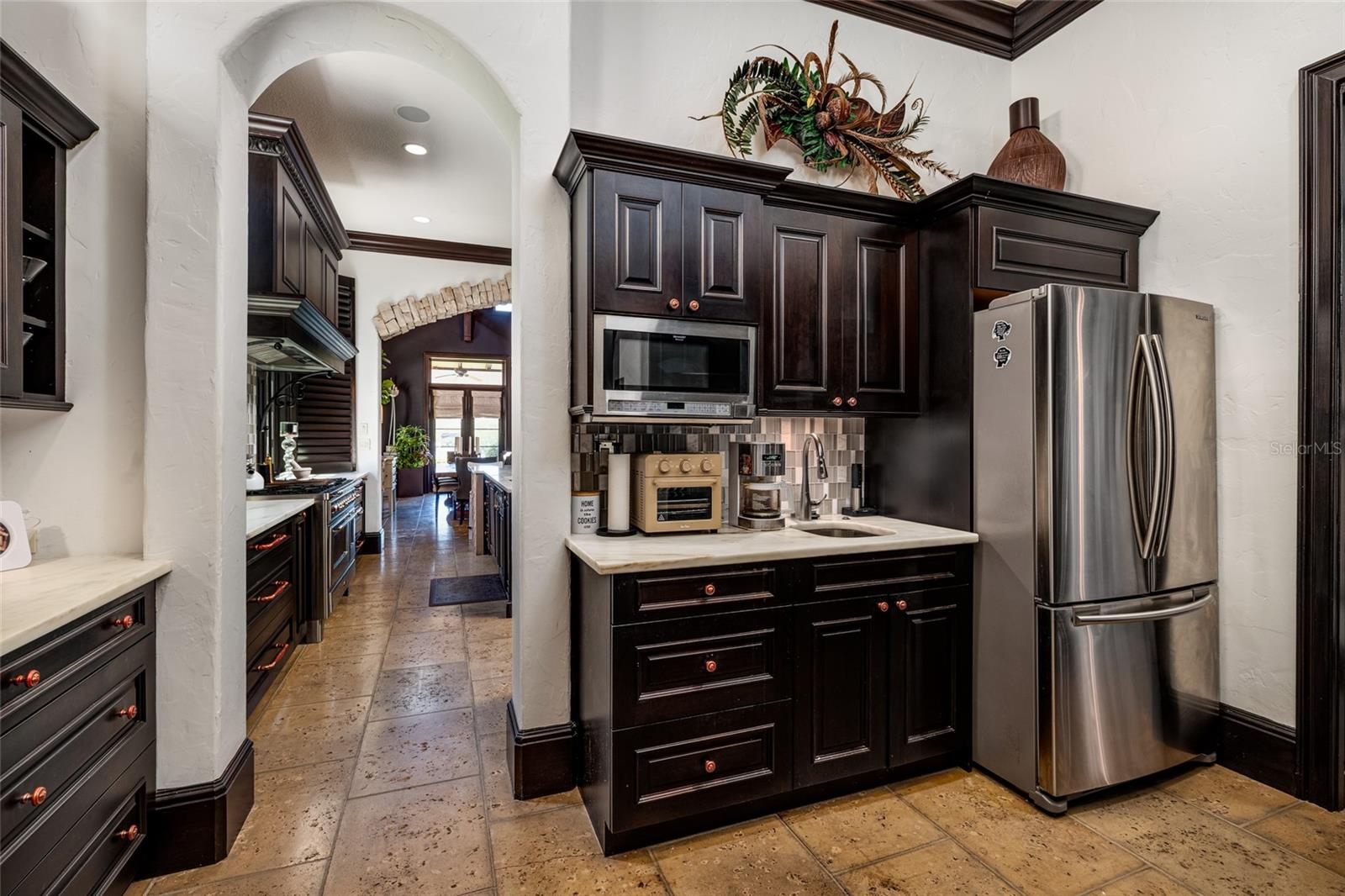 200 BRIGHTWATERS BLVD NE, ST PETERSBURG, FL, 33704