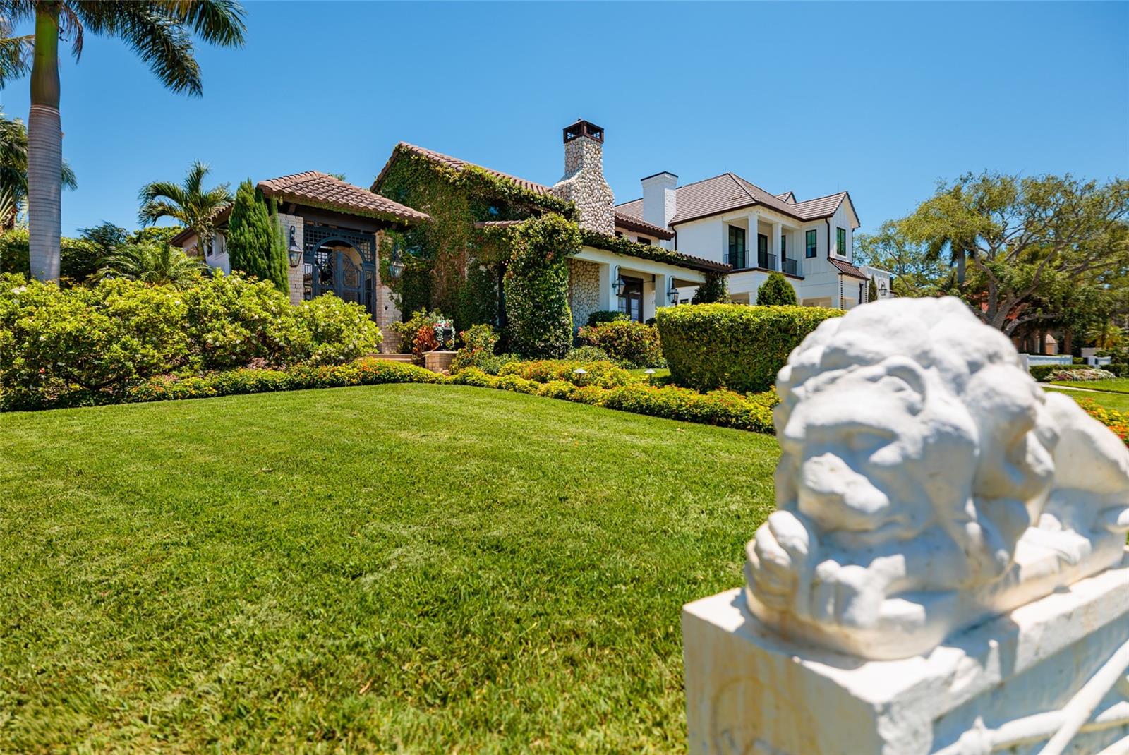 200 BRIGHTWATERS BLVD NE, ST PETERSBURG, FL, 33704