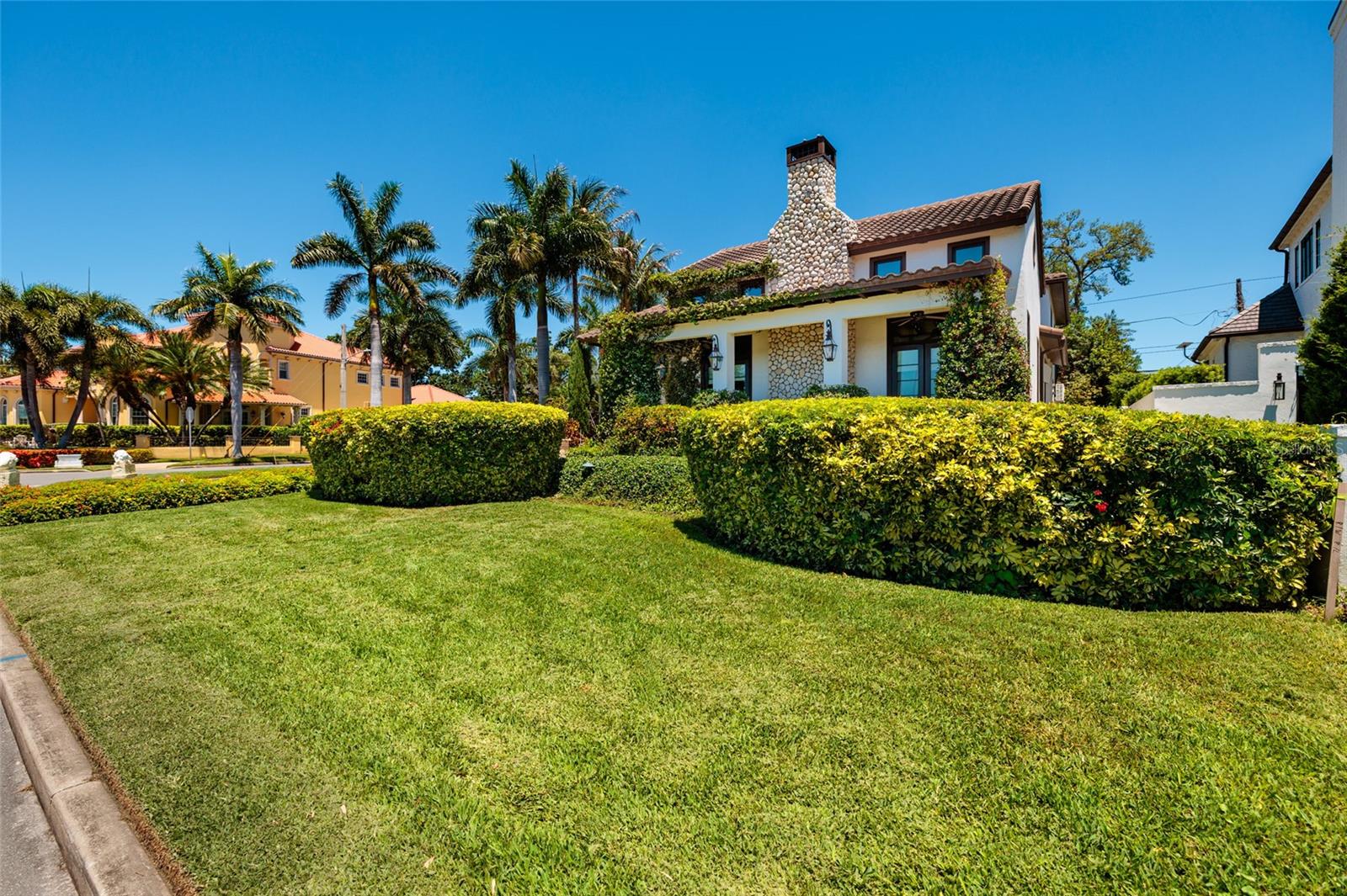 200 BRIGHTWATERS BLVD NE, ST PETERSBURG, FL, 33704