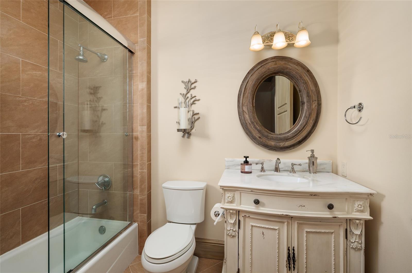 200 BRIGHTWATERS BLVD NE, ST PETERSBURG, FL, 33704