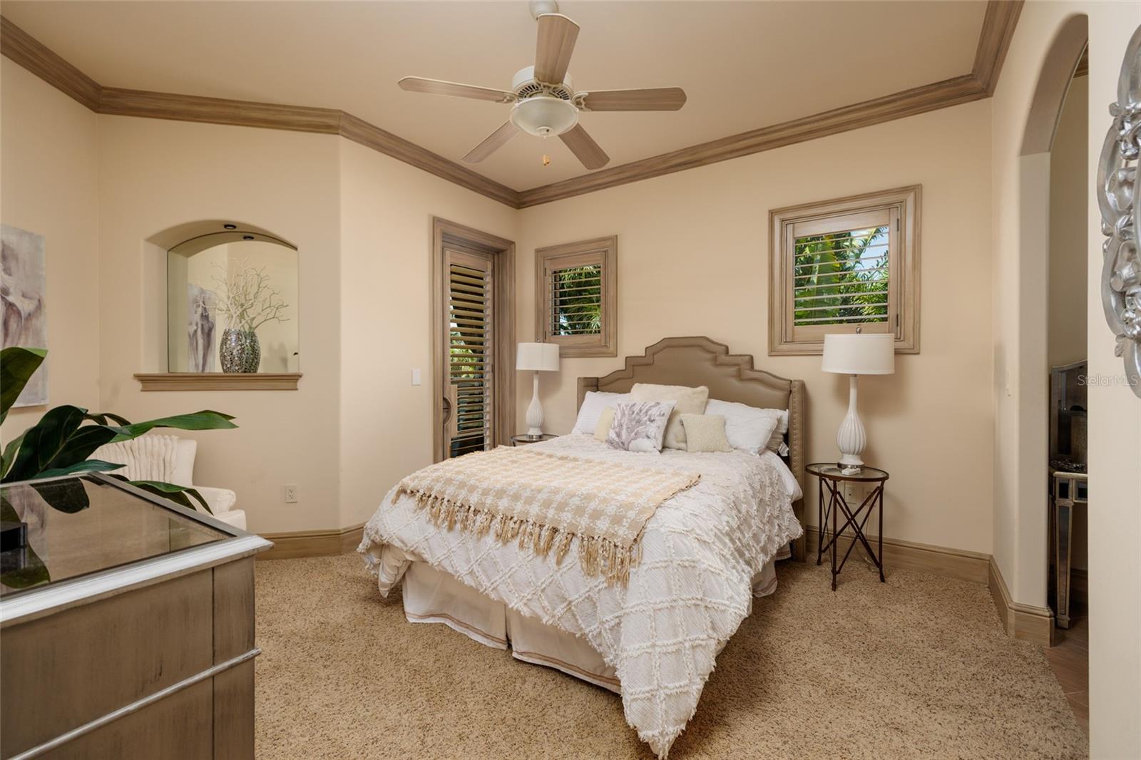 200 BRIGHTWATERS BLVD NE, ST PETERSBURG, FL, 33704
