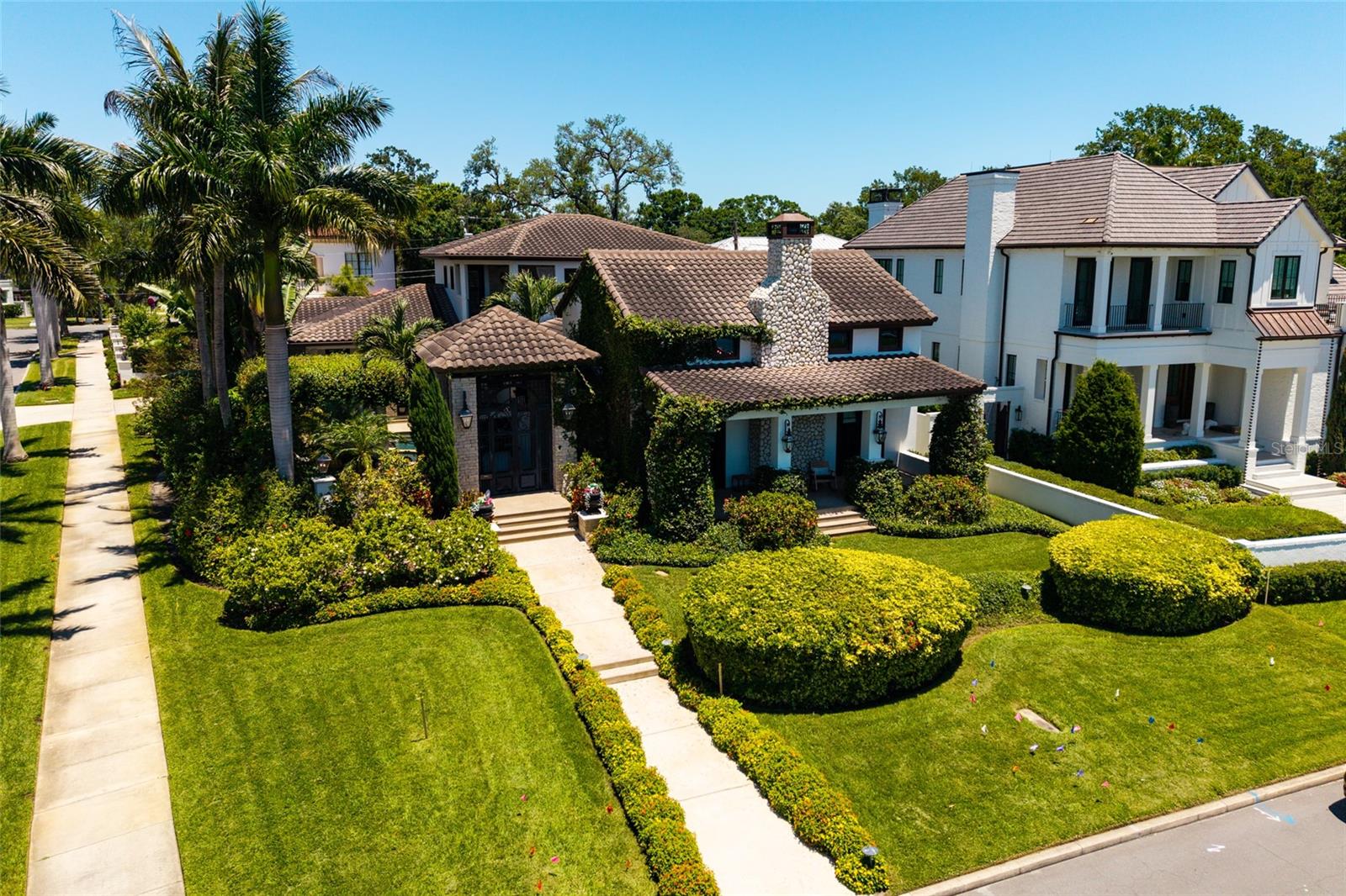 200 BRIGHTWATERS BLVD NE, ST PETERSBURG, FL, 33704