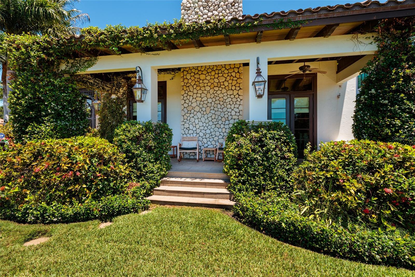 200 BRIGHTWATERS BLVD NE, ST PETERSBURG, FL, 33704