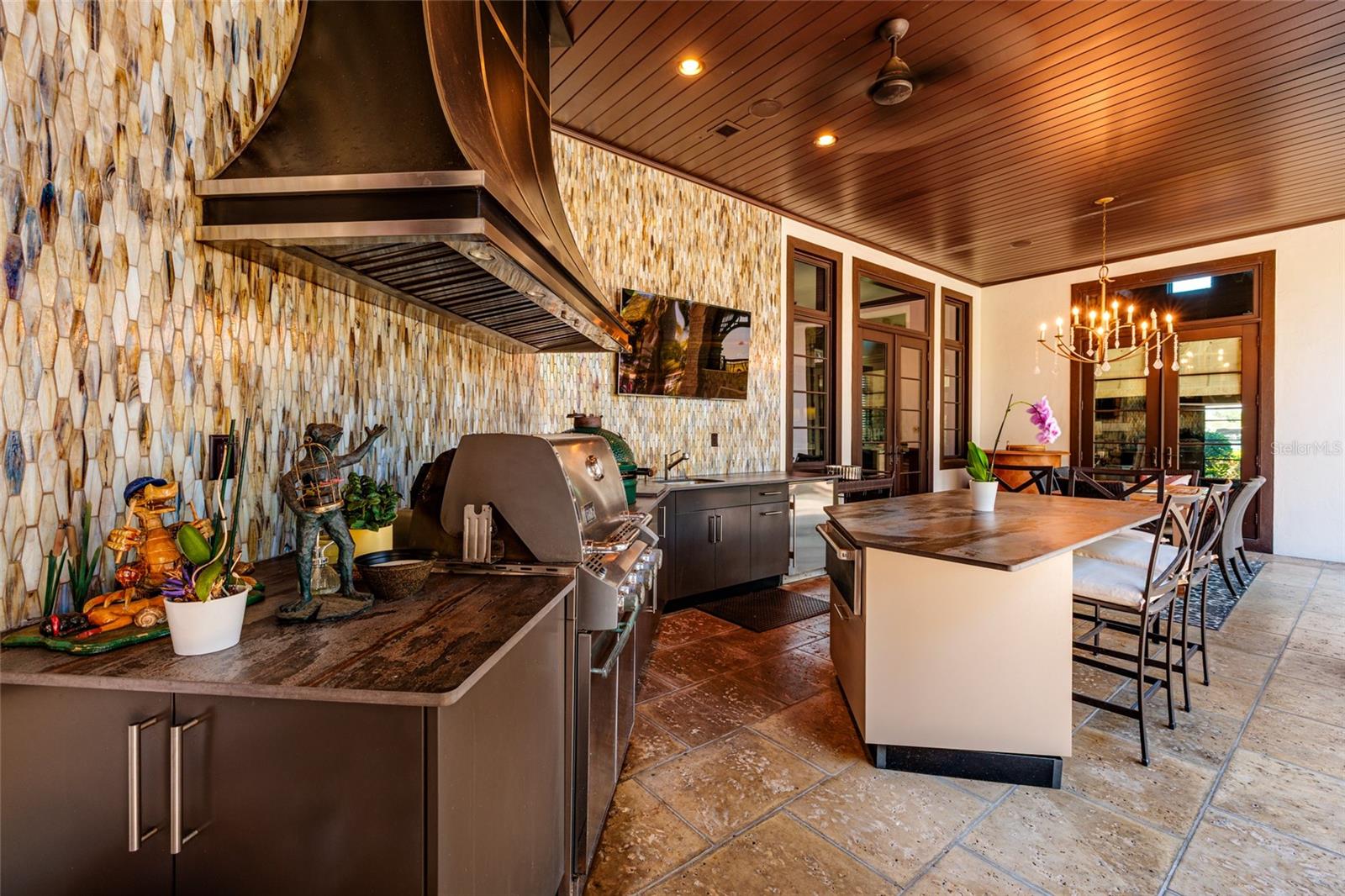 200 BRIGHTWATERS BLVD NE, ST PETERSBURG, FL, 33704
