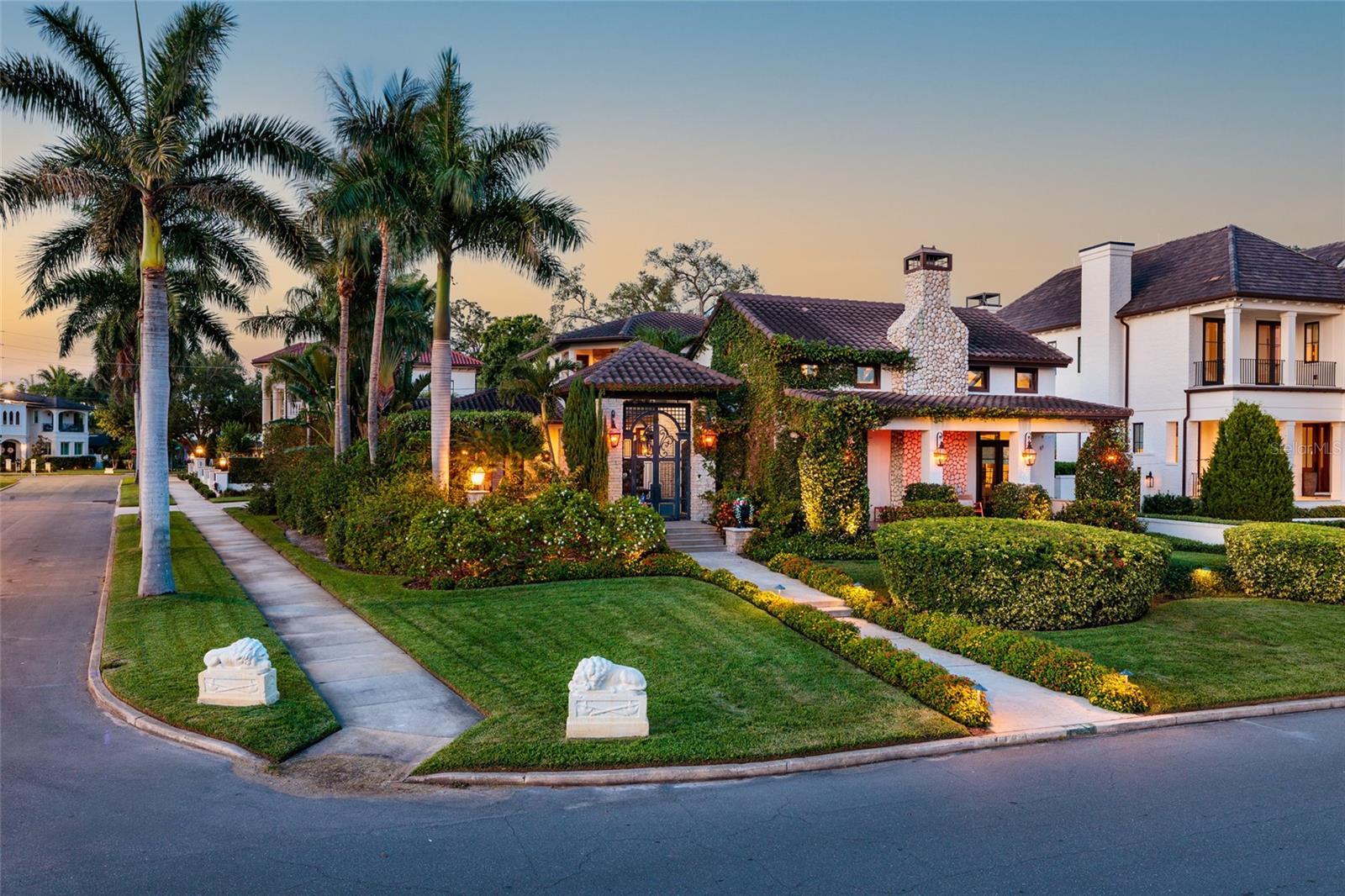 200 BRIGHTWATERS BLVD NE, ST PETERSBURG, FL, 33704