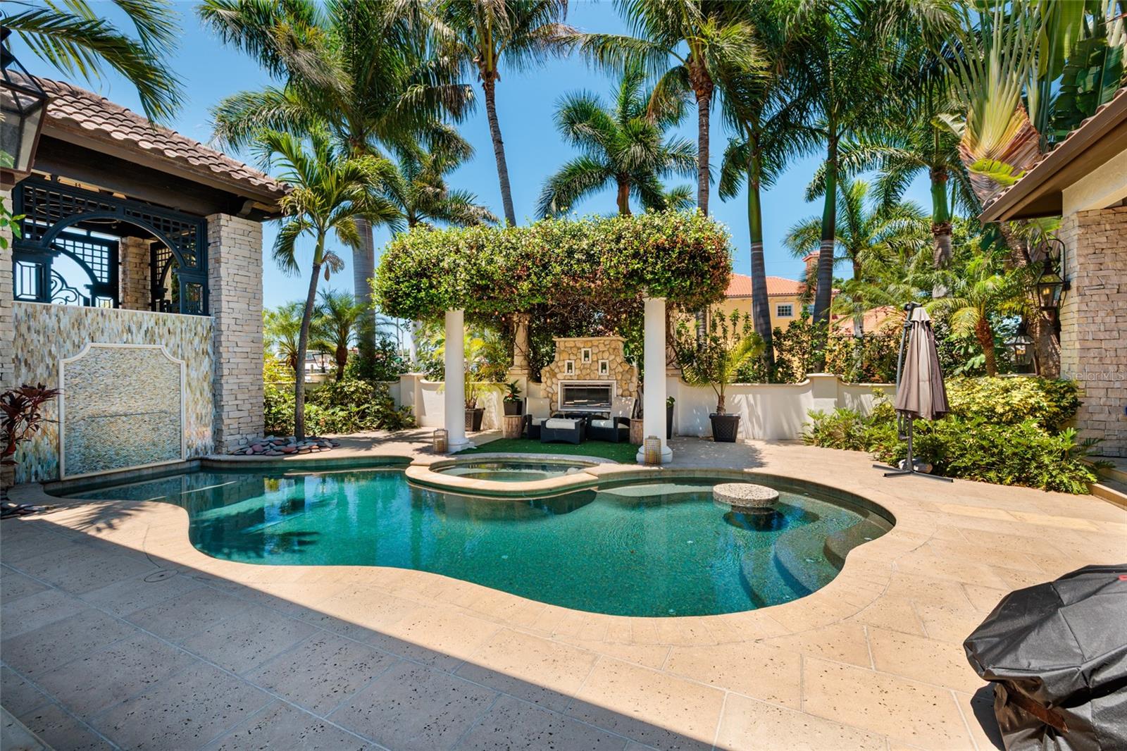 200 BRIGHTWATERS BLVD NE, ST PETERSBURG, FL, 33704