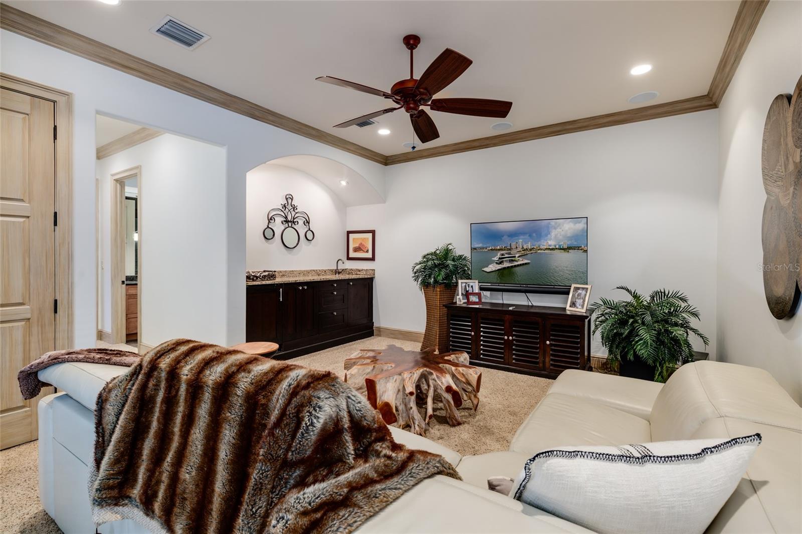 200 BRIGHTWATERS BLVD NE, ST PETERSBURG, FL, 33704