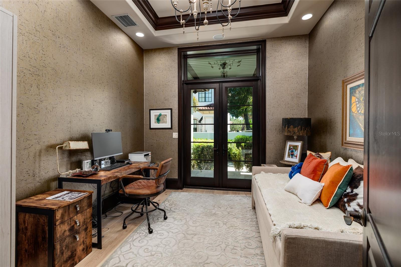 200 BRIGHTWATERS BLVD NE, ST PETERSBURG, FL, 33704