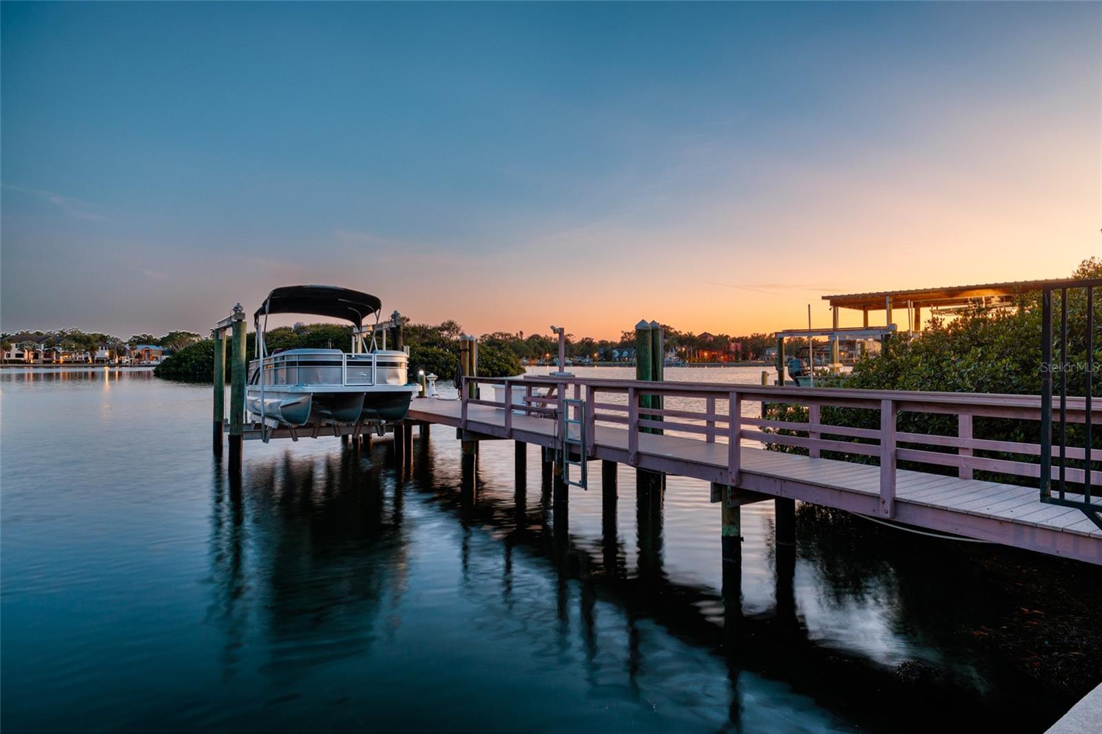 200 BRIGHTWATERS BLVD NE, ST PETERSBURG, FL, 33704