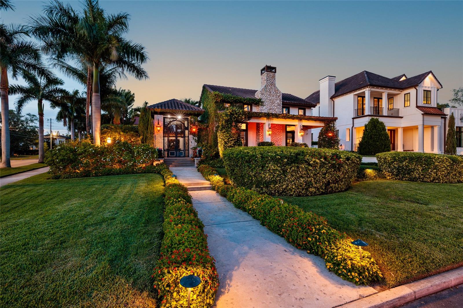200 BRIGHTWATERS BLVD NE, ST PETERSBURG, FL, 33704