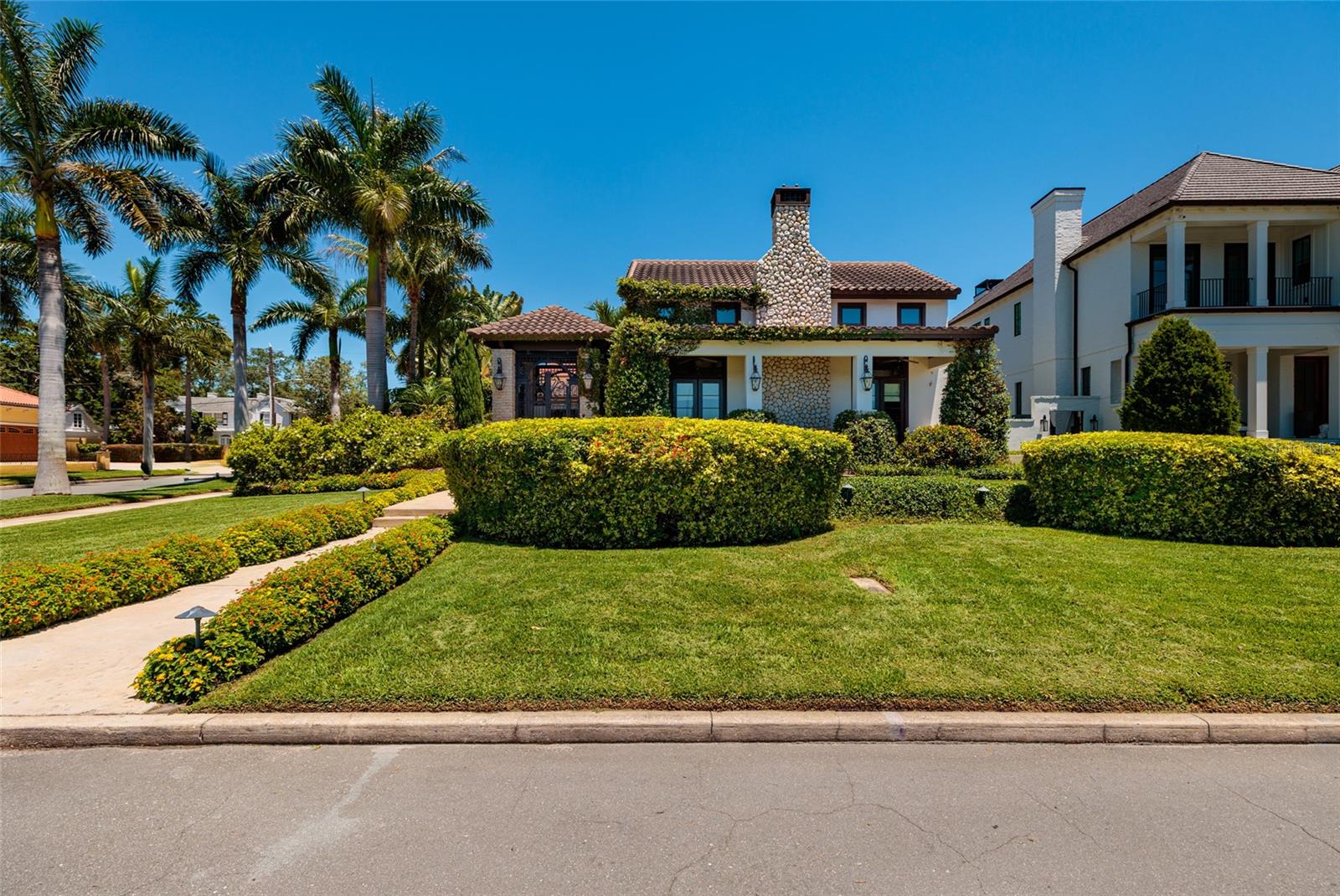 200 BRIGHTWATERS BLVD NE, ST PETERSBURG, FL, 33704