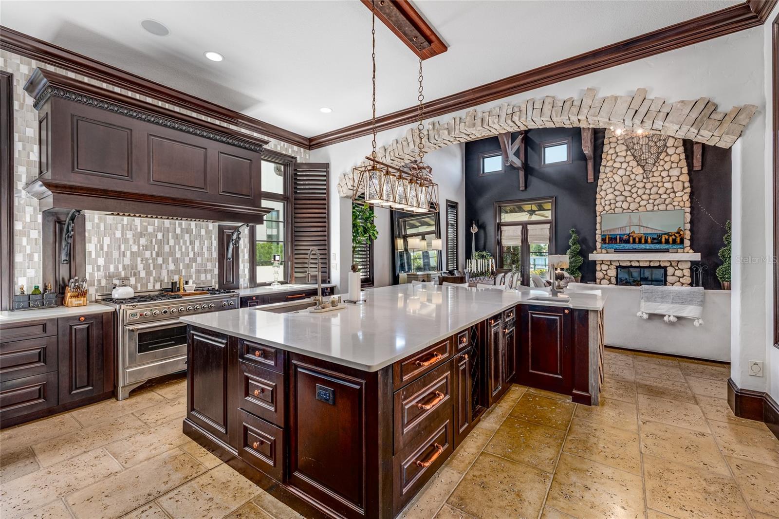200 BRIGHTWATERS BLVD NE, ST PETERSBURG, FL, 33704