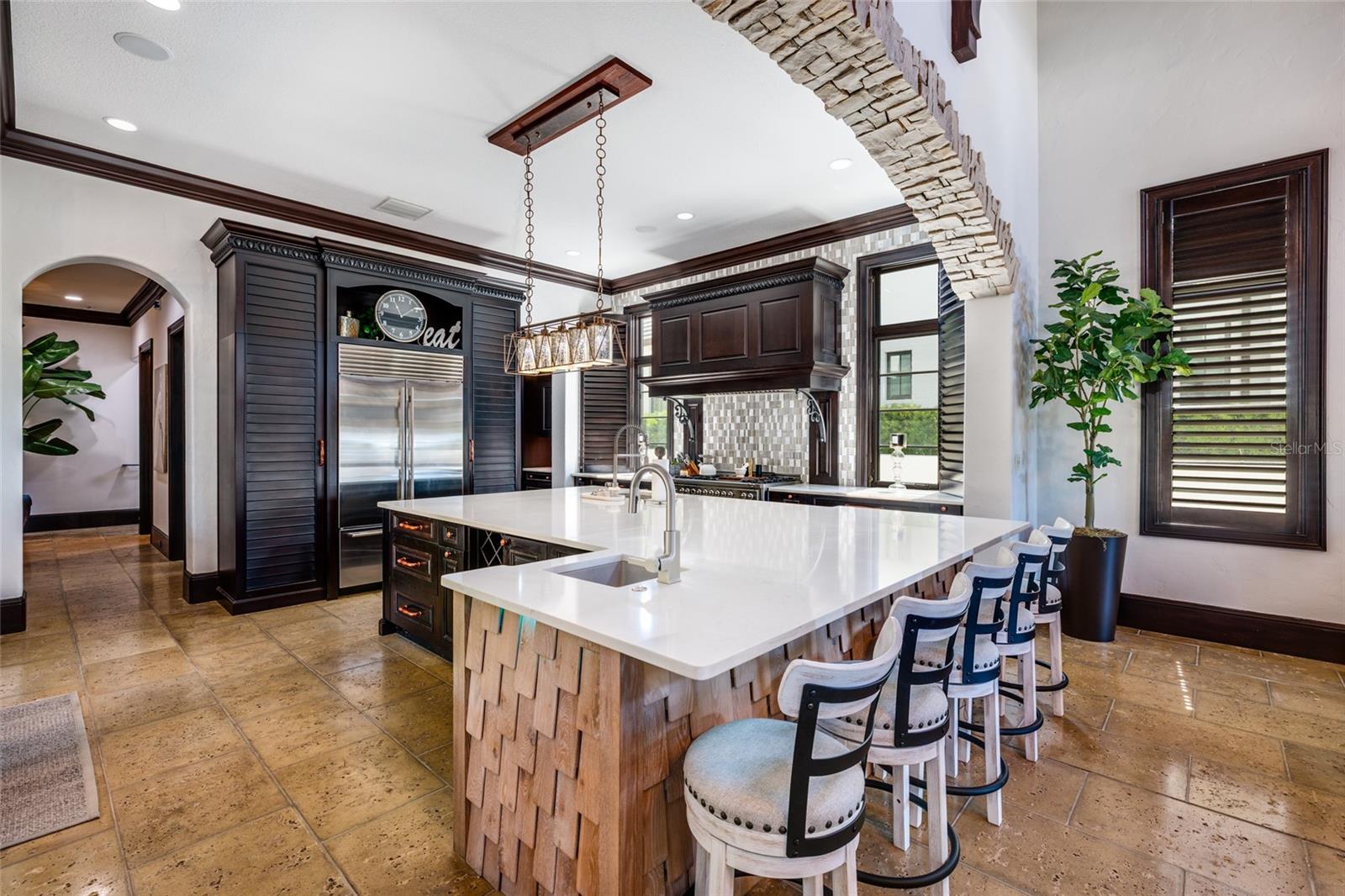 200 BRIGHTWATERS BLVD NE, ST PETERSBURG, FL, 33704