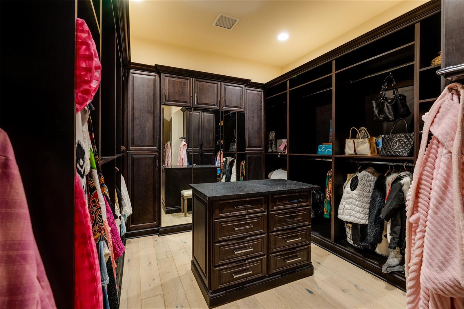 200 BRIGHTWATERS BLVD NE, ST PETERSBURG, FL, 33704