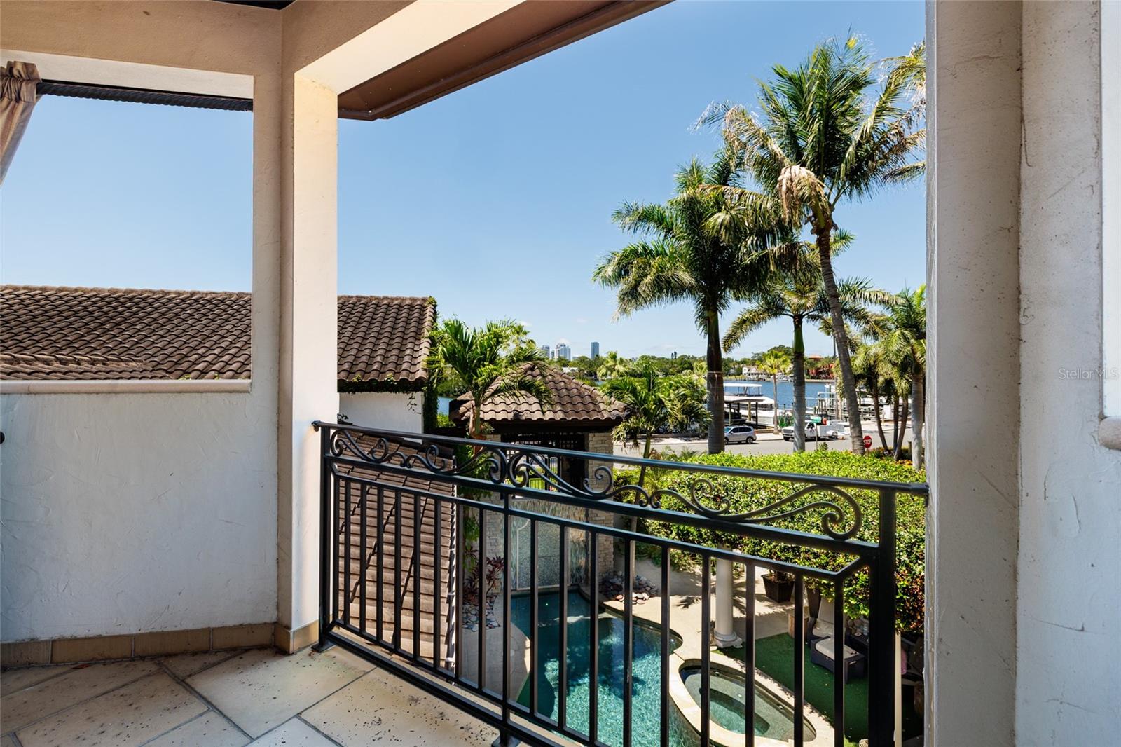 200 BRIGHTWATERS BLVD NE, ST PETERSBURG, FL, 33704