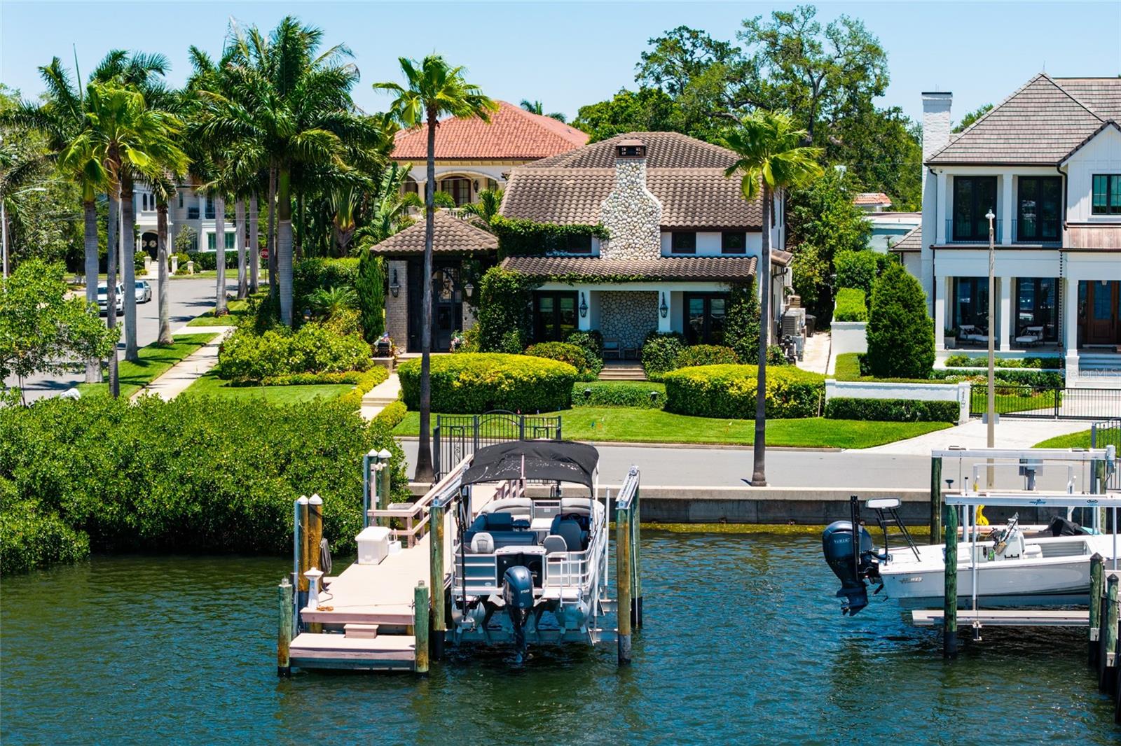 200 BRIGHTWATERS BLVD NE, ST PETERSBURG, FL, 33704