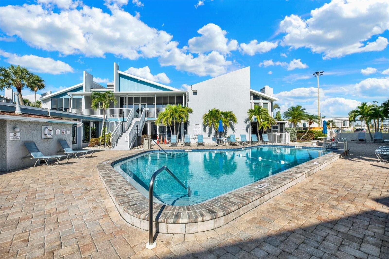 169 MEDALLION BLVD #E, MADEIRA BEACH, FL, 33708