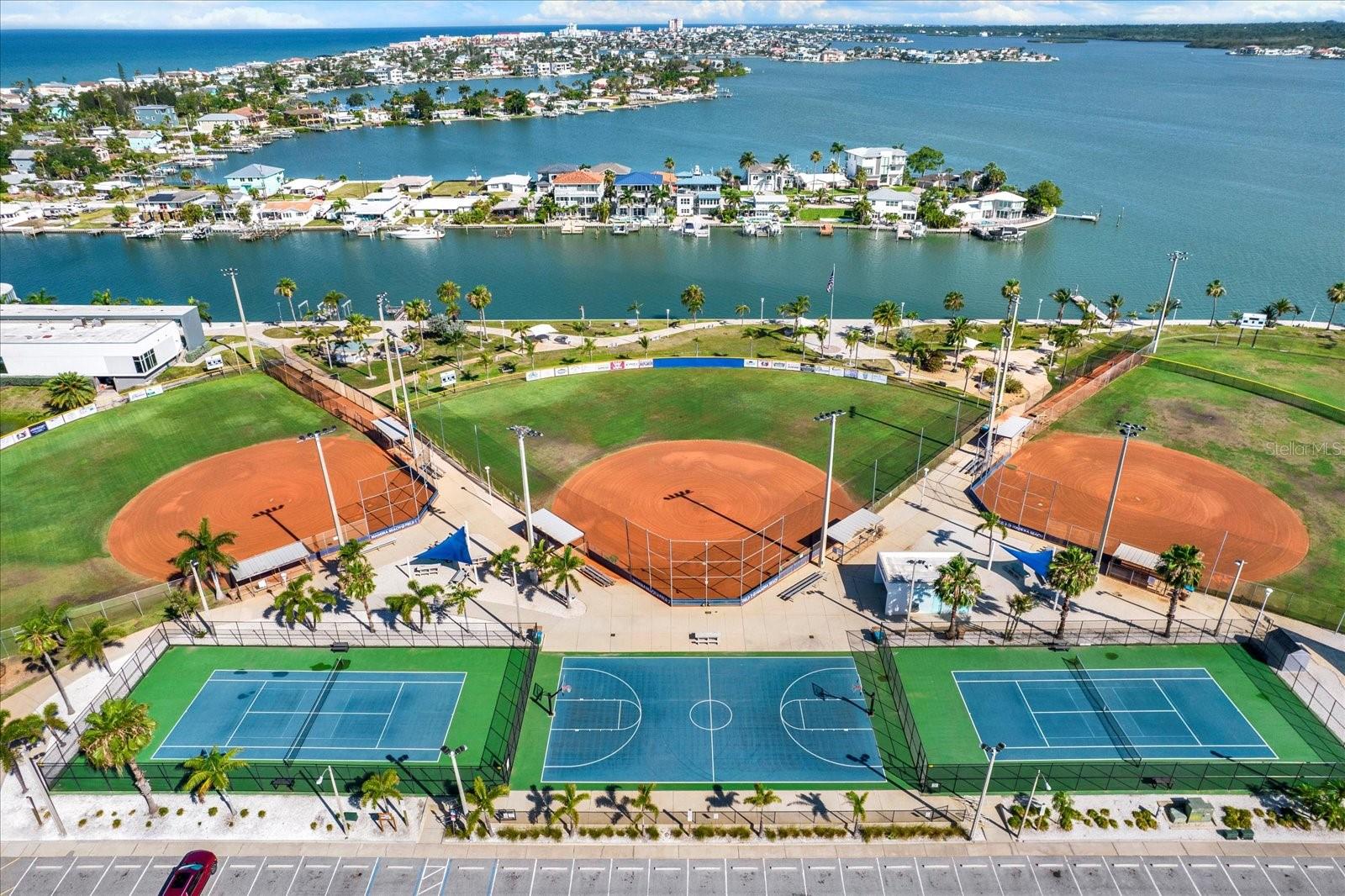 169 MEDALLION BLVD #E, MADEIRA BEACH, FL, 33708