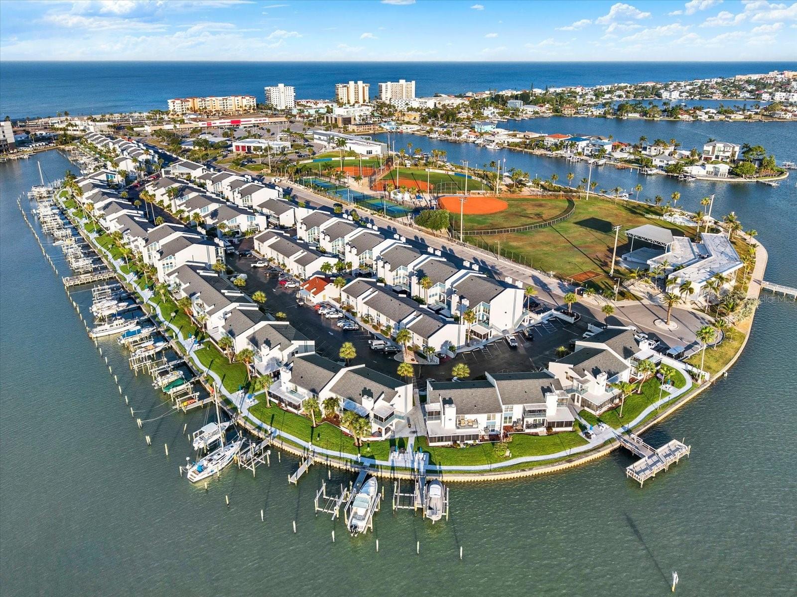 169 MEDALLION BLVD #E, MADEIRA BEACH, FL, 33708