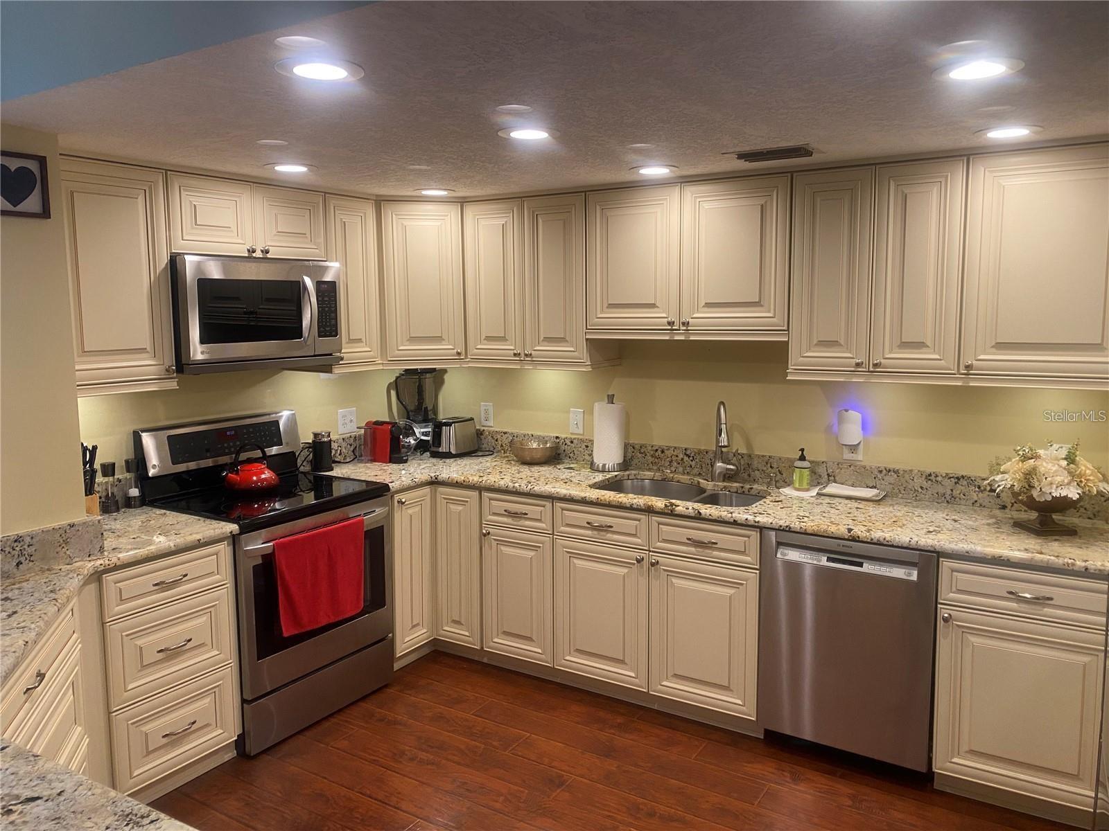 7100 SUNSHINE SKYWAY LN S #906, ST PETERSBURG, FL, 33711
