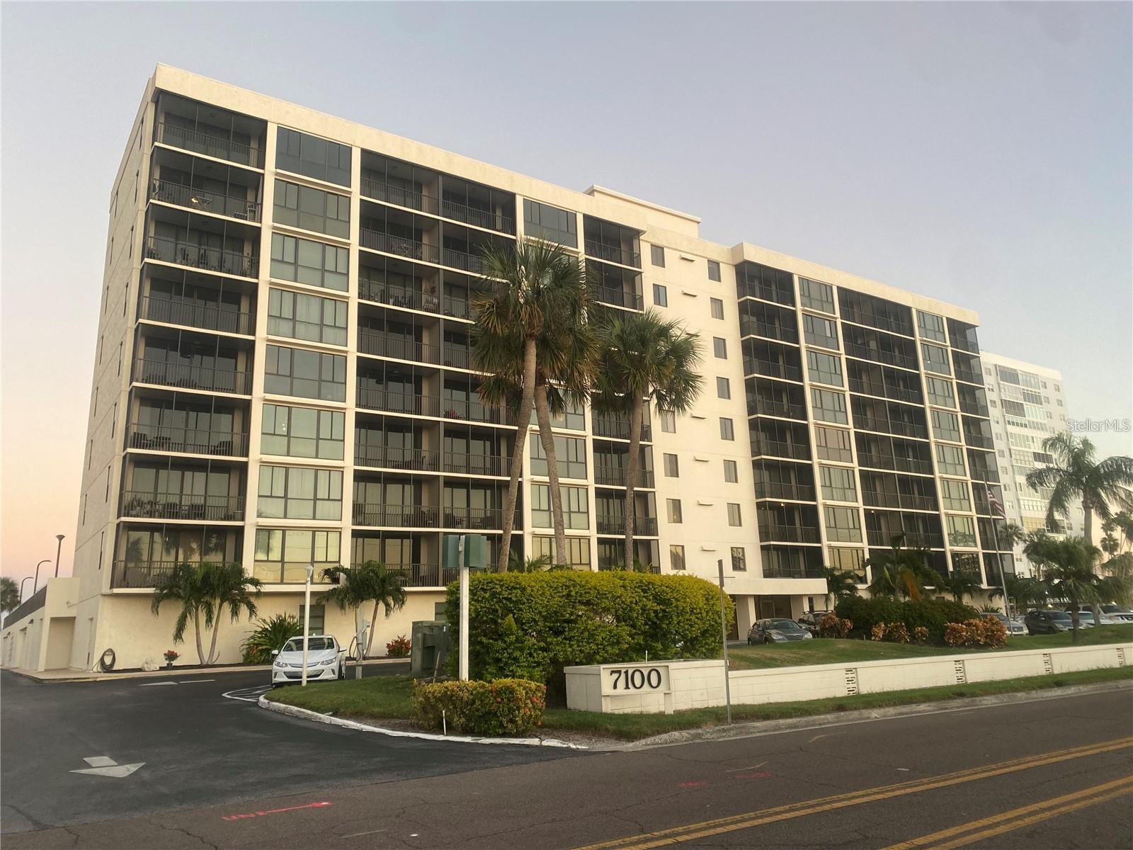 7100 SUNSHINE SKYWAY LN S #906, ST PETERSBURG, FL, 33711