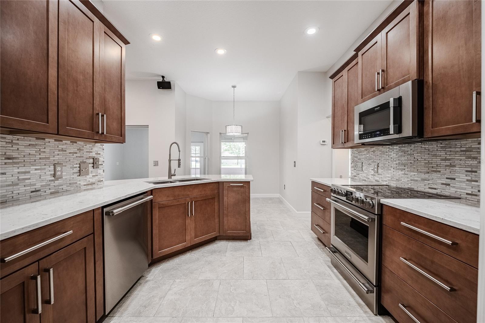 214 AMBERLY WAY, AUBURNDALE, FL, 33823