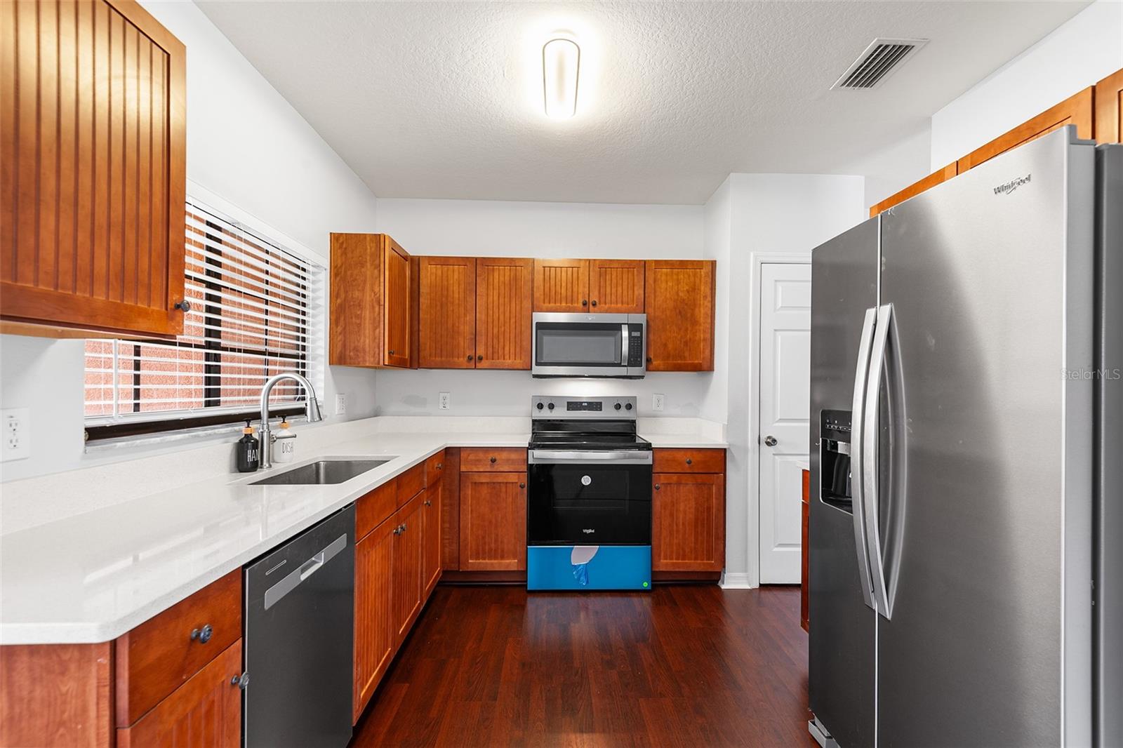 1037 BLACKWATER DR, WESLEY CHAPEL, FL, 33543