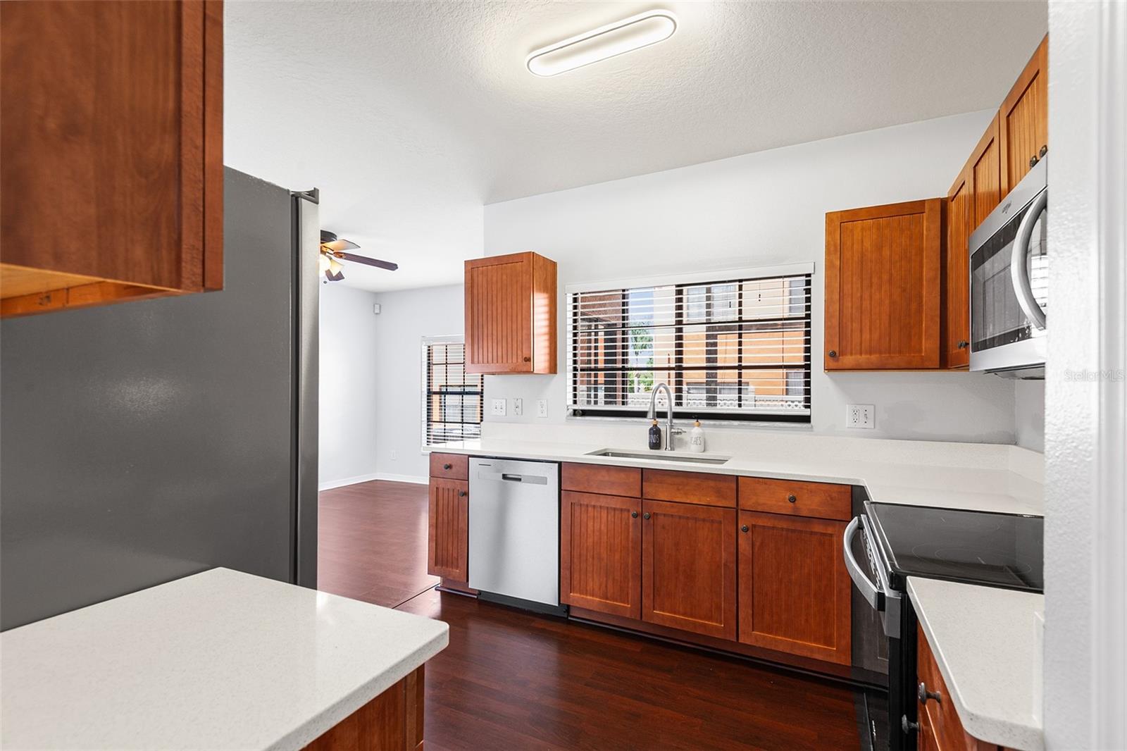1037 BLACKWATER DR, WESLEY CHAPEL, FL, 33543