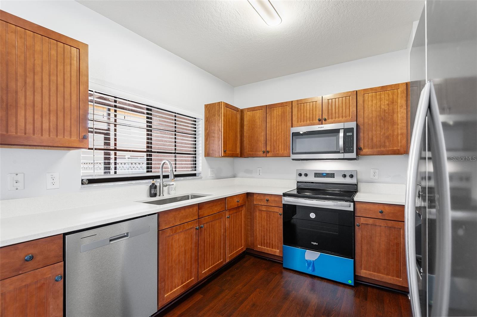 1037 BLACKWATER DR, WESLEY CHAPEL, FL, 33543